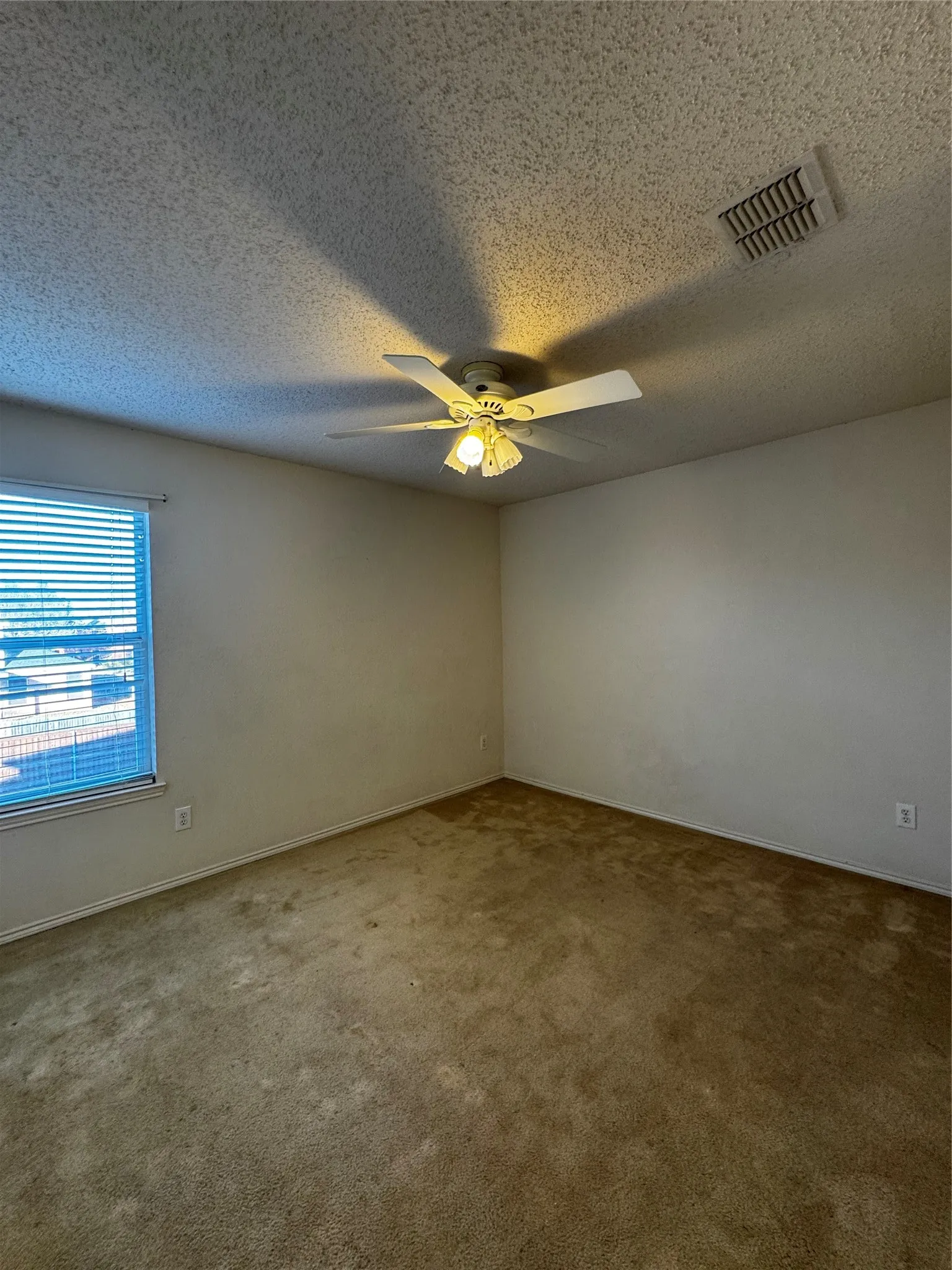 Single Family Residence For Rent in Dallas County , 829 John Peter Way, Mesquite, Texas 75149, 5 Bedroom, 3 Bathroom, 2 Garage spaces, 2,371 Sqft, built in 1999, mls#21403664, Real Estate Agent in Mesquite, Homes For Rent in Dallas county, Homes For Rent in Mesquite, Realtor in Mesquite Texas, Real Estate Brokerage Independent Realty Texas, Luminita Cordes Realtor