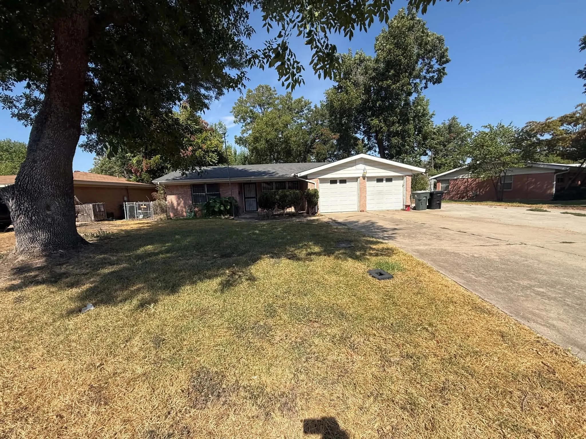 Single Family Residence For Sale in Bell County , 2206 S 51st Street, Temple, Texas 76504, 3 Bedroom, 2 Bathroom, 2 Garage spaces, 1,363 Sqft, built in 1961, mls#21403660, Real Estate Agent in Temple, Homes For Sale in Bell county, Homes For Sale in Temple, Realtor in Temple Texas, Real Estate Brokerage Independent Realty Texas, Luminita Cordes Realtor