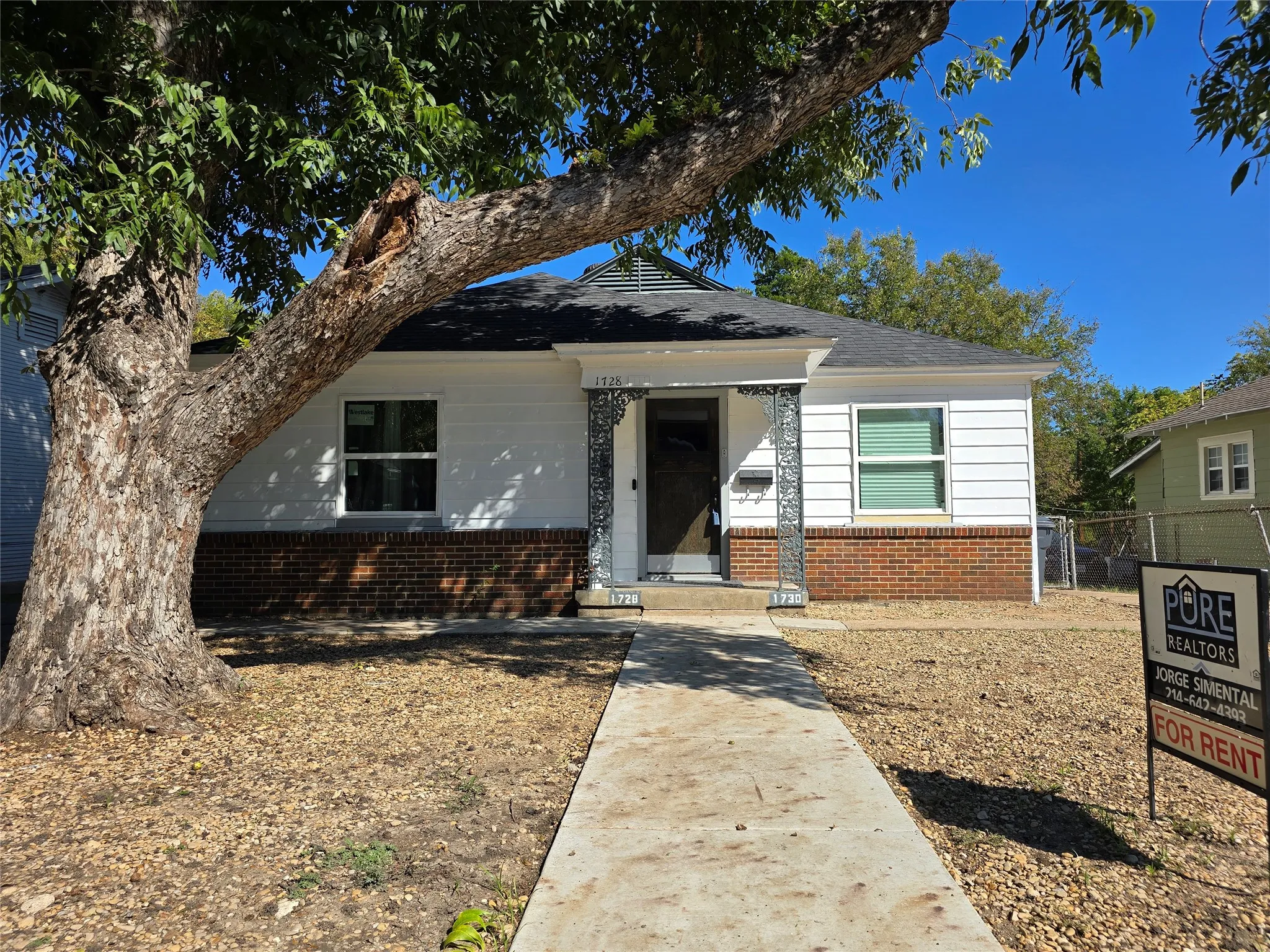 Duplex For Rent in Dallas County , 1730 Seevers Avenue 2, Dallas, Texas 75216, 3 Bedroom, 1 Bathroom, Garage spaces, 1,877 Sqft, built in 1946, mls#21403668, Real Estate Agent in Dallas, Homes For Rent in Dallas county, Homes For Rent in Dallas, Realtor in Dallas Texas, Real Estate Brokerage Independent Realty Texas, Luminita Cordes Realtor
