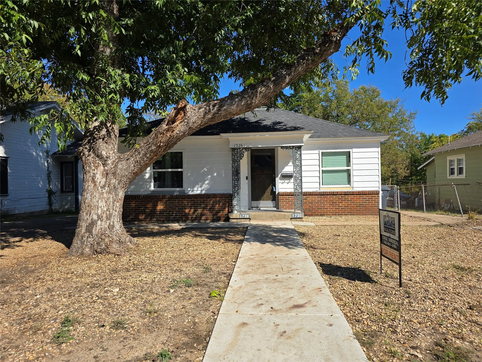 Duplex For Rent in Dallas County , 1730 Seevers Avenue 2, Dallas, Texas 75216, 3 Bedroom, 1 Bathroom, Garage spaces, 1,877 Sqft, built in 1946, mls#21403668, Real Estate Agent in Dallas, Homes For Rent in Dallas county, Homes For Rent in Dallas, Realtor in Dallas Texas, Real Estate Brokerage Independent Realty Texas, Luminita Cordes Realtor