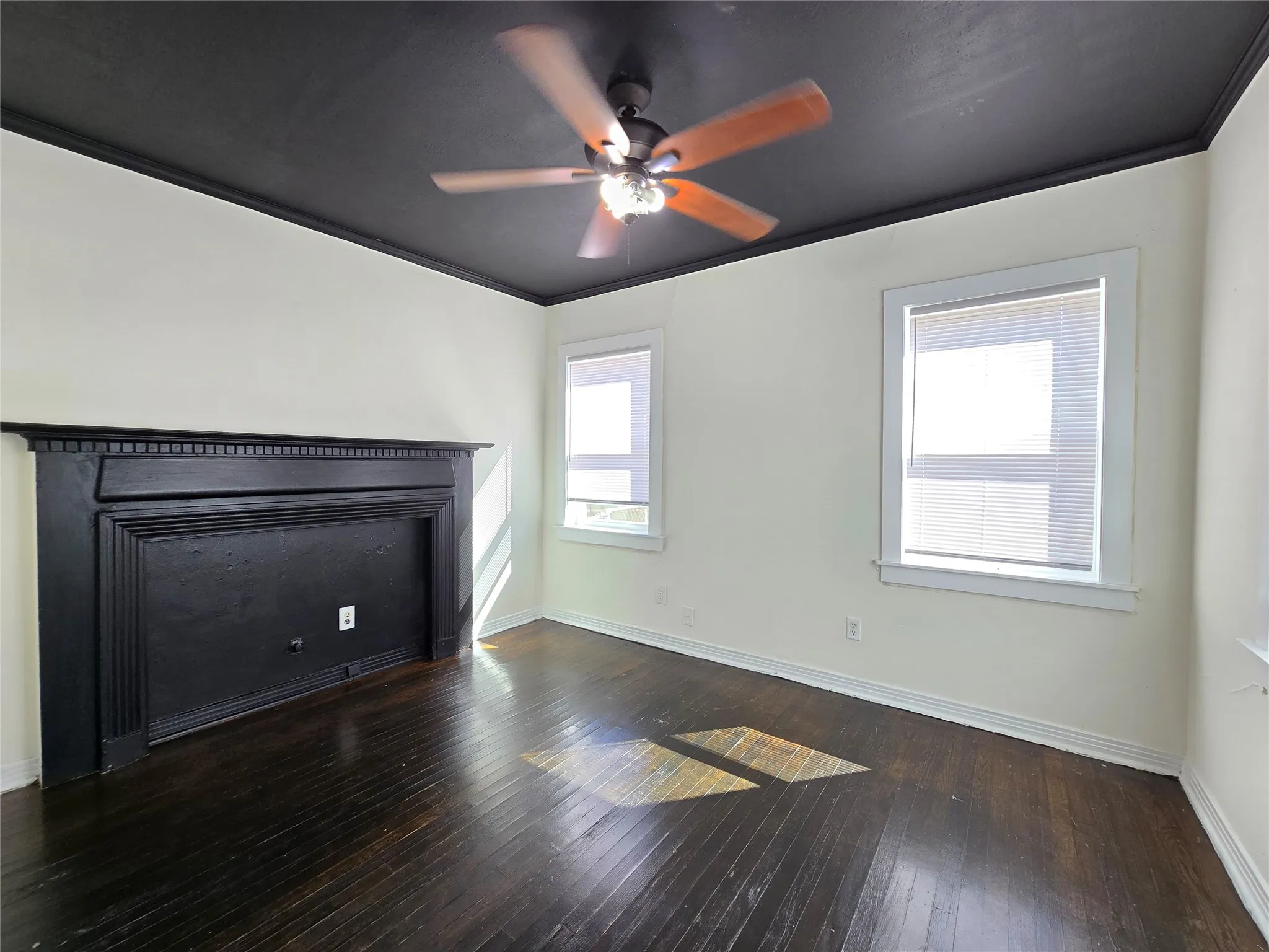 Duplex For Rent in Dallas County , 1730 Seevers Avenue 2, Dallas, Texas 75216, 3 Bedroom, 1 Bathroom, Garage spaces, 1,877 Sqft, built in 1946, mls#21403668, Real Estate Agent in Dallas, Homes For Rent in Dallas county, Homes For Rent in Dallas, Realtor in Dallas Texas, Real Estate Brokerage Independent Realty Texas, Luminita Cordes Realtor