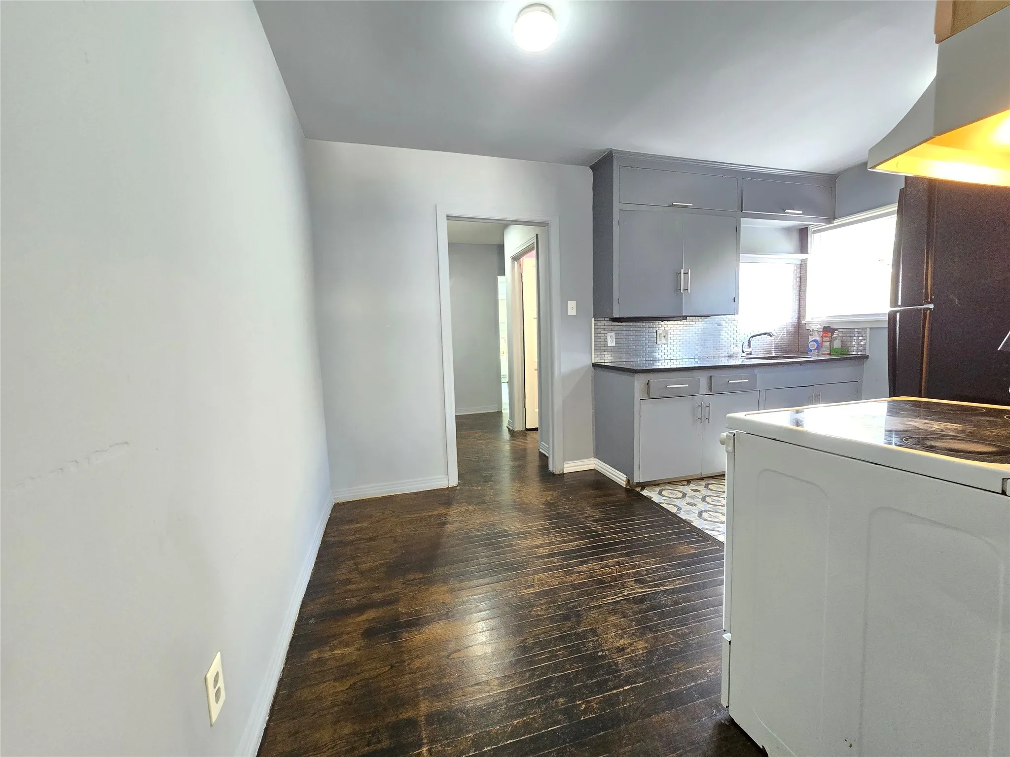 Duplex For Rent in Dallas County , 1730 Seevers Avenue 2, Dallas, Texas 75216, 3 Bedroom, 1 Bathroom, Garage spaces, 1,877 Sqft, built in 1946, mls#21403668, Real Estate Agent in Dallas, Homes For Rent in Dallas county, Homes For Rent in Dallas, Realtor in Dallas Texas, Real Estate Brokerage Independent Realty Texas, Luminita Cordes Realtor
