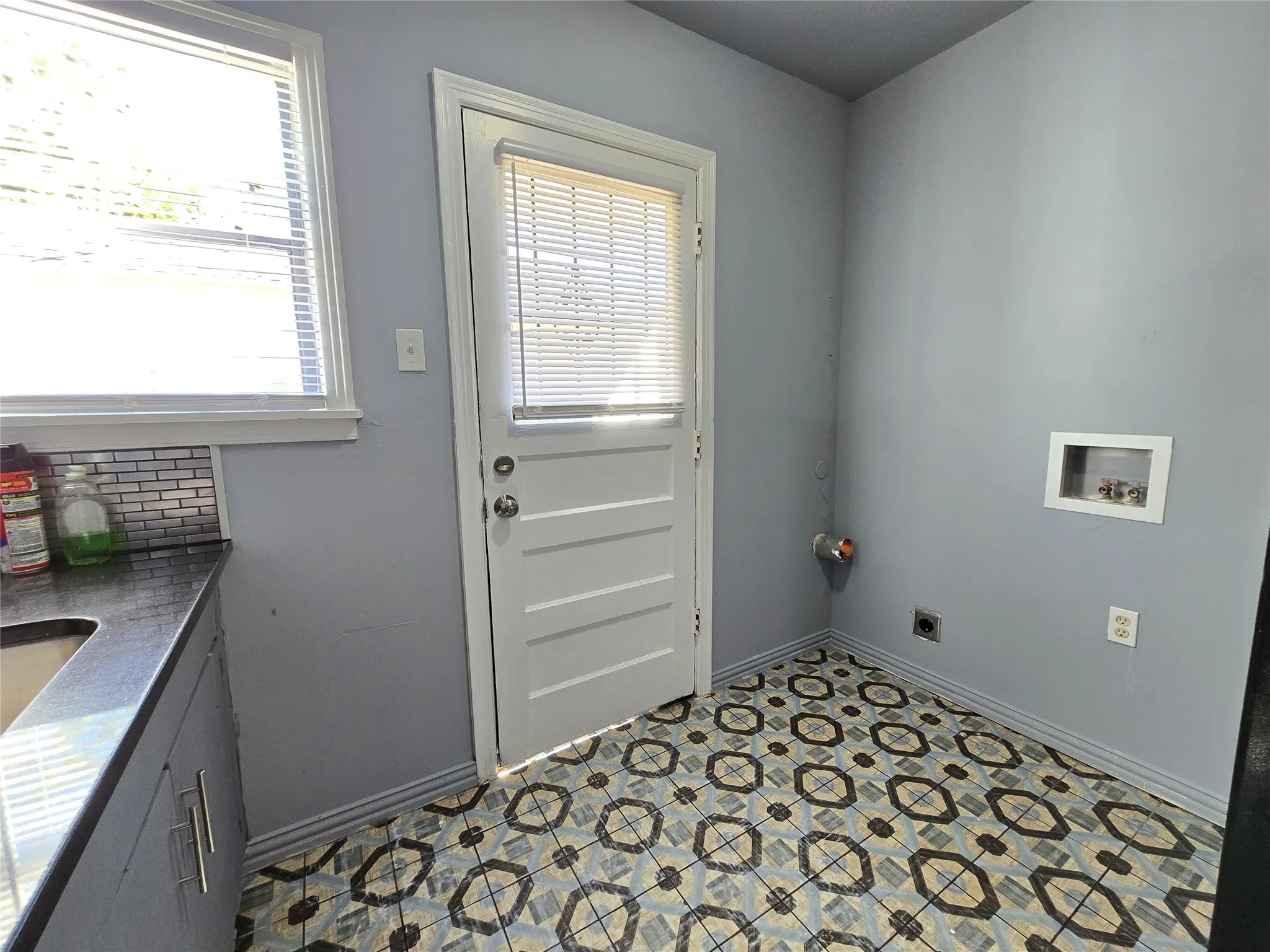 Duplex For Rent in Dallas County , 1730 Seevers Avenue 2, Dallas, Texas 75216, 3 Bedroom, 1 Bathroom, Garage spaces, 1,877 Sqft, built in 1946, mls#21403668, Real Estate Agent in Dallas, Homes For Rent in Dallas county, Homes For Rent in Dallas, Realtor in Dallas Texas, Real Estate Brokerage Independent Realty Texas, Luminita Cordes Realtor