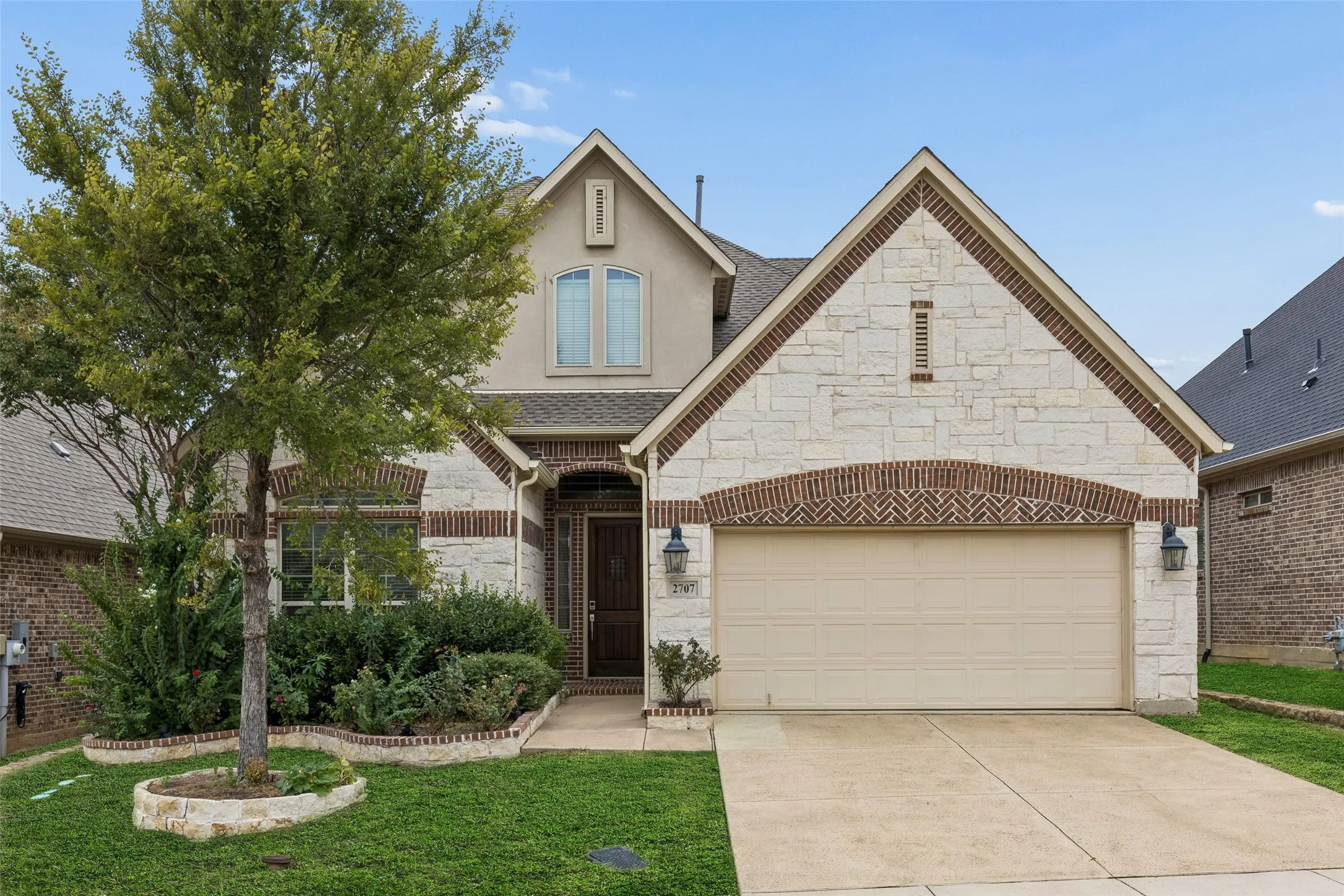 Single Family Residence For Sale in Denton County , 2707 Point Vista Drive, Lewisville, Texas 75067, 5 Bedroom, 4 Bathroom, 3 Garage spaces, 3,181 Sqft, built in 2015, mls#21400986, Real Estate Agent in Lewisville, Homes For Sale in Denton county, Homes For Sale in Lewisville, Realtor in Lewisville Texas, Real Estate Brokerage Independent Realty Texas, Luminita Cordes Realtor