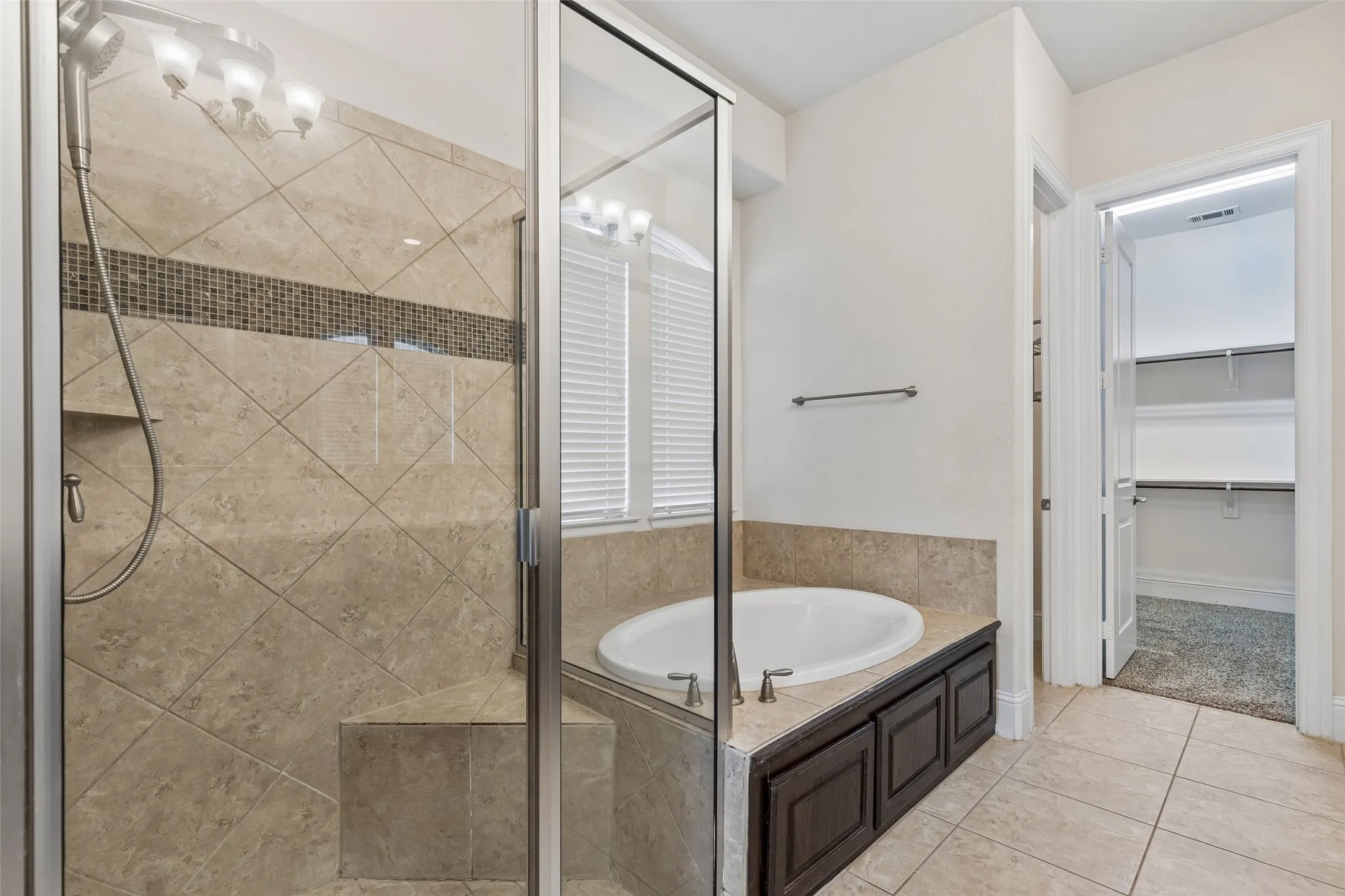 Single Family Residence For Sale in Denton County , 2707 Point Vista Drive, Lewisville, Texas 75067, 5 Bedroom, 4 Bathroom, 3 Garage spaces, 3,181 Sqft, built in 2015, mls#21400986, Real Estate Agent in Lewisville, Homes For Sale in Denton county, Homes For Sale in Lewisville, Realtor in Lewisville Texas, Real Estate Brokerage Independent Realty Texas, Luminita Cordes Realtor