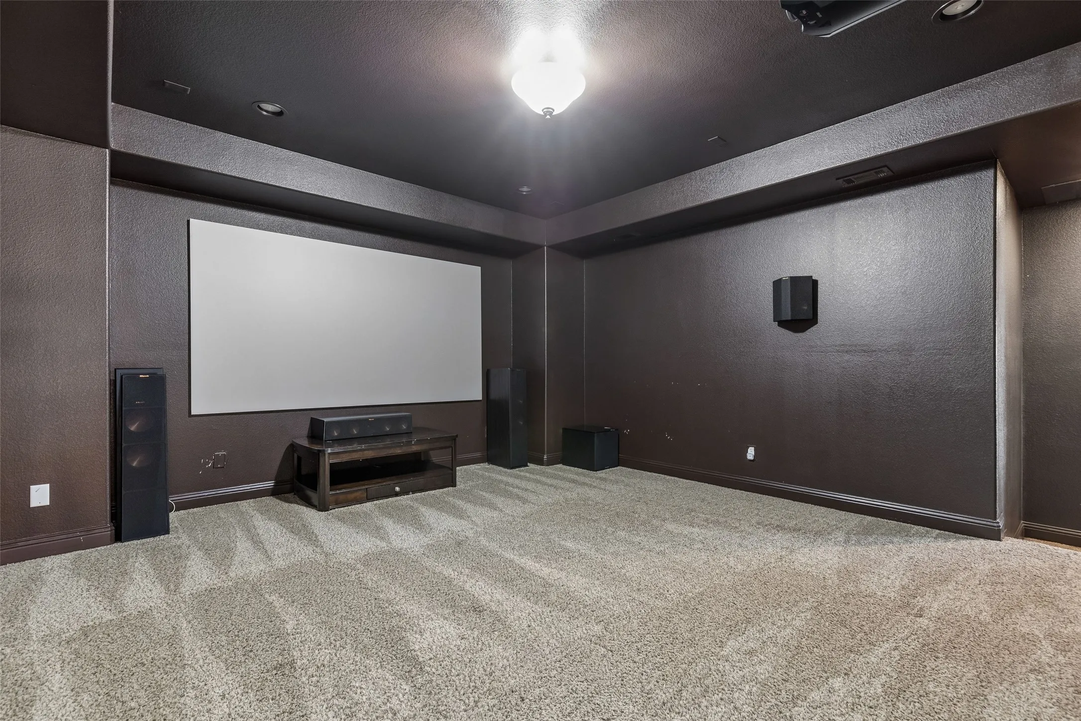 Single Family Residence For Sale in Denton County , 2707 Point Vista Drive, Lewisville, Texas 75067, 5 Bedroom, 4 Bathroom, 3 Garage spaces, 3,181 Sqft, built in 2015, mls#21400986, Real Estate Agent in Lewisville, Homes For Sale in Denton county, Homes For Sale in Lewisville, Realtor in Lewisville Texas, Real Estate Brokerage Independent Realty Texas, Luminita Cordes Realtor