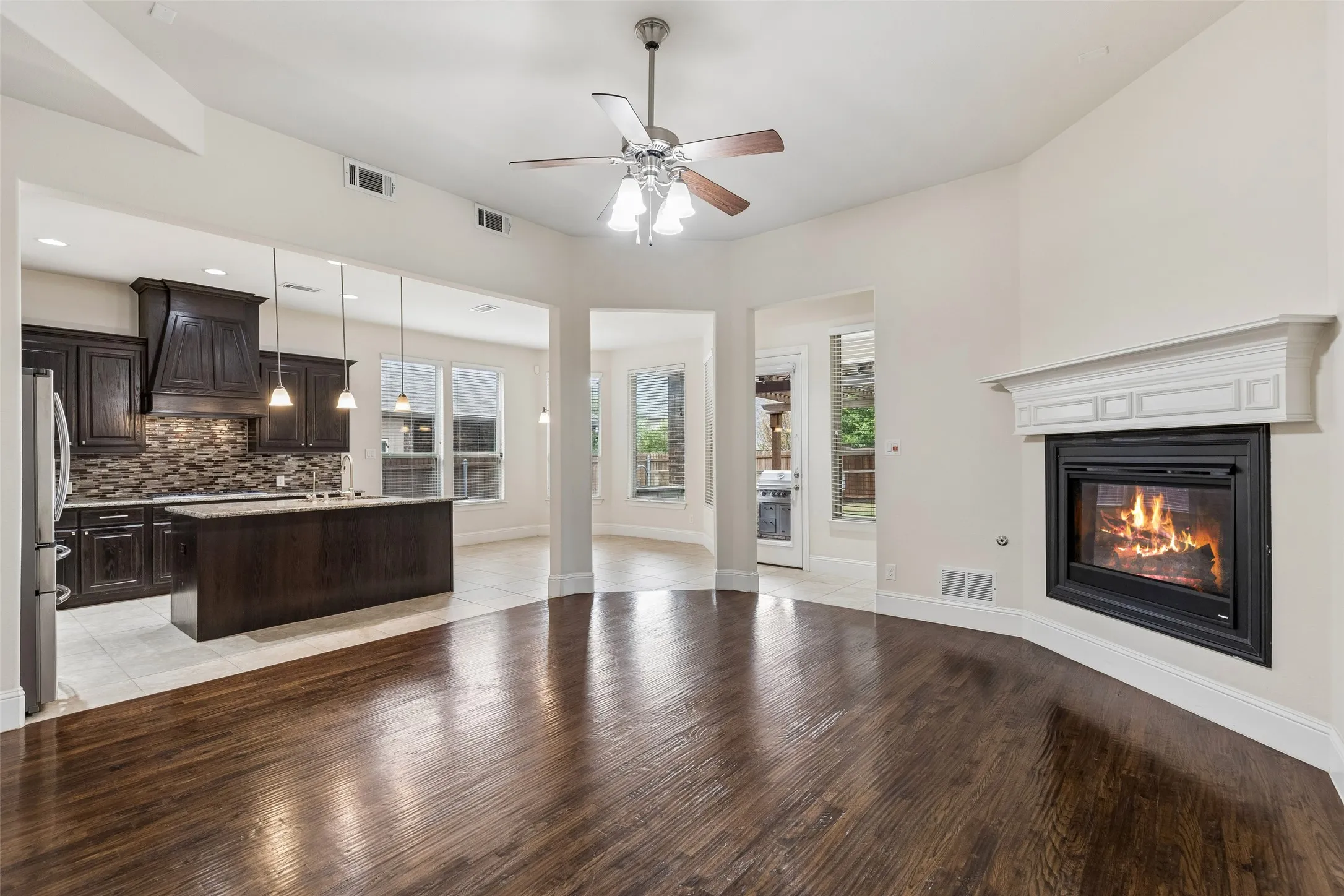 Single Family Residence For Sale in Denton County , 2707 Point Vista Drive, Lewisville, Texas 75067, 5 Bedroom, 4 Bathroom, 3 Garage spaces, 3,181 Sqft, built in 2015, mls#21400986, Real Estate Agent in Lewisville, Homes For Sale in Denton county, Homes For Sale in Lewisville, Realtor in Lewisville Texas, Real Estate Brokerage Independent Realty Texas, Luminita Cordes Realtor