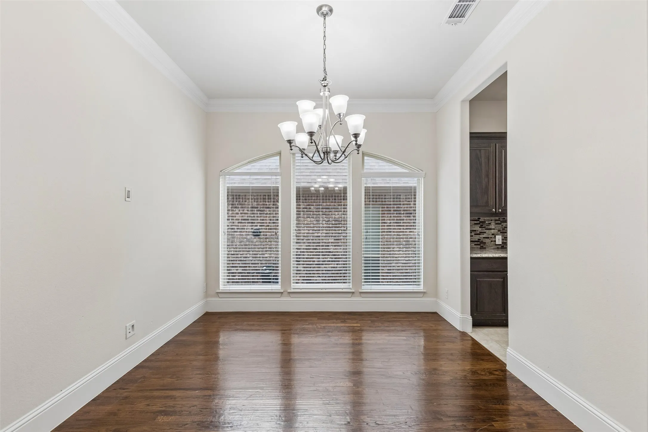 Single Family Residence For Sale in Denton County , 2707 Point Vista Drive, Lewisville, Texas 75067, 5 Bedroom, 4 Bathroom, 3 Garage spaces, 3,181 Sqft, built in 2015, mls#21400986, Real Estate Agent in Lewisville, Homes For Sale in Denton county, Homes For Sale in Lewisville, Realtor in Lewisville Texas, Real Estate Brokerage Independent Realty Texas, Luminita Cordes Realtor