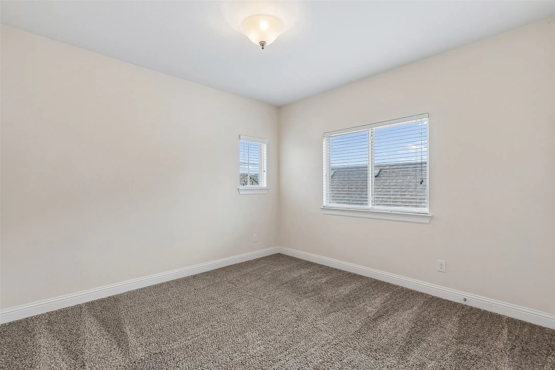 Single Family Residence For Sale in Denton County , 2707 Point Vista Drive, Lewisville, Texas 75067, 5 Bedroom, 4 Bathroom, 3 Garage spaces, 3,181 Sqft, built in 2015, mls#21400986, Real Estate Agent in Lewisville, Homes For Sale in Denton county, Homes For Sale in Lewisville, Realtor in Lewisville Texas, Real Estate Brokerage Independent Realty Texas, Luminita Cordes Realtor