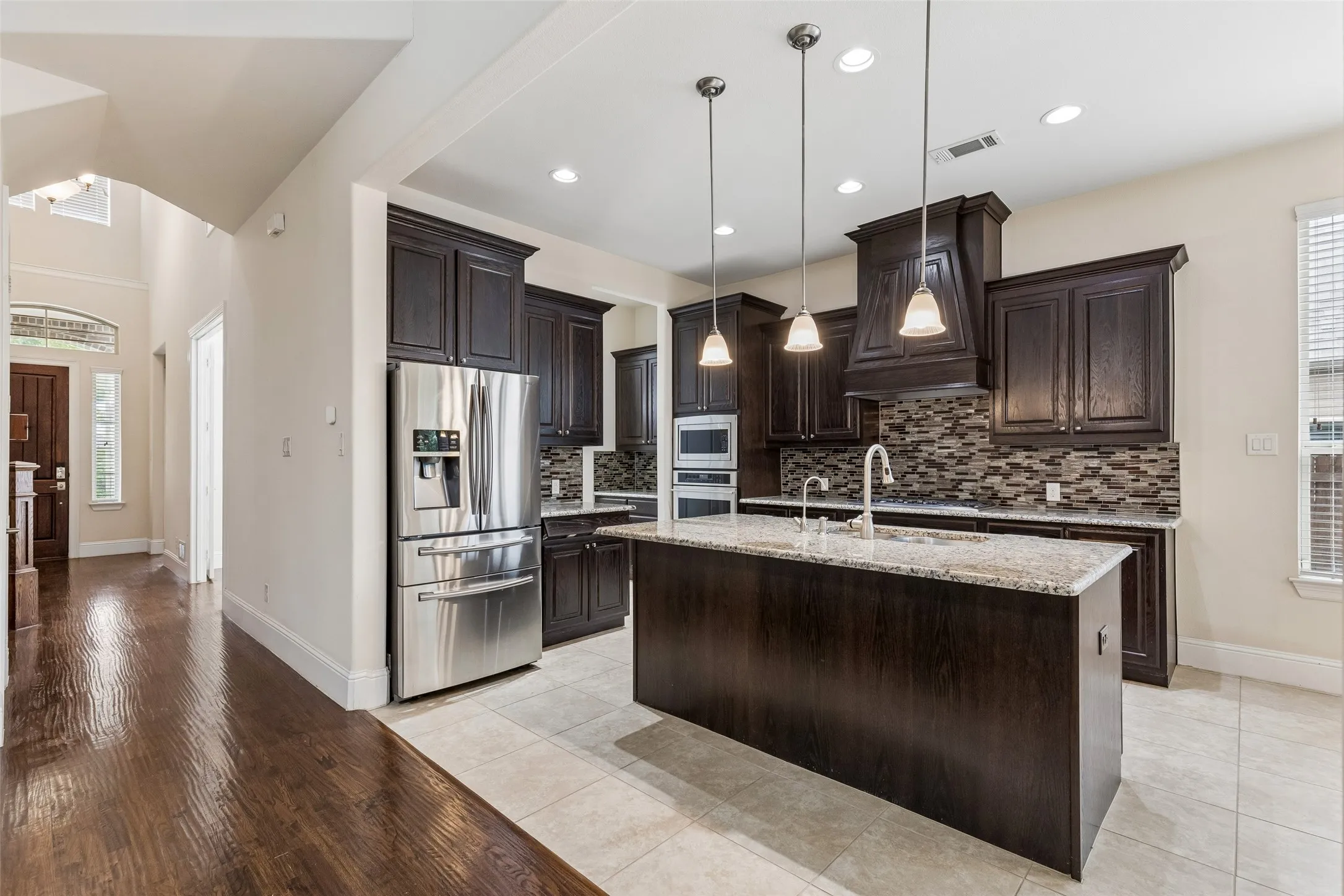 Single Family Residence For Sale in Denton County , 2707 Point Vista Drive, Lewisville, Texas 75067, 5 Bedroom, 4 Bathroom, 3 Garage spaces, 3,181 Sqft, built in 2015, mls#21400986, Real Estate Agent in Lewisville, Homes For Sale in Denton county, Homes For Sale in Lewisville, Realtor in Lewisville Texas, Real Estate Brokerage Independent Realty Texas, Luminita Cordes Realtor
