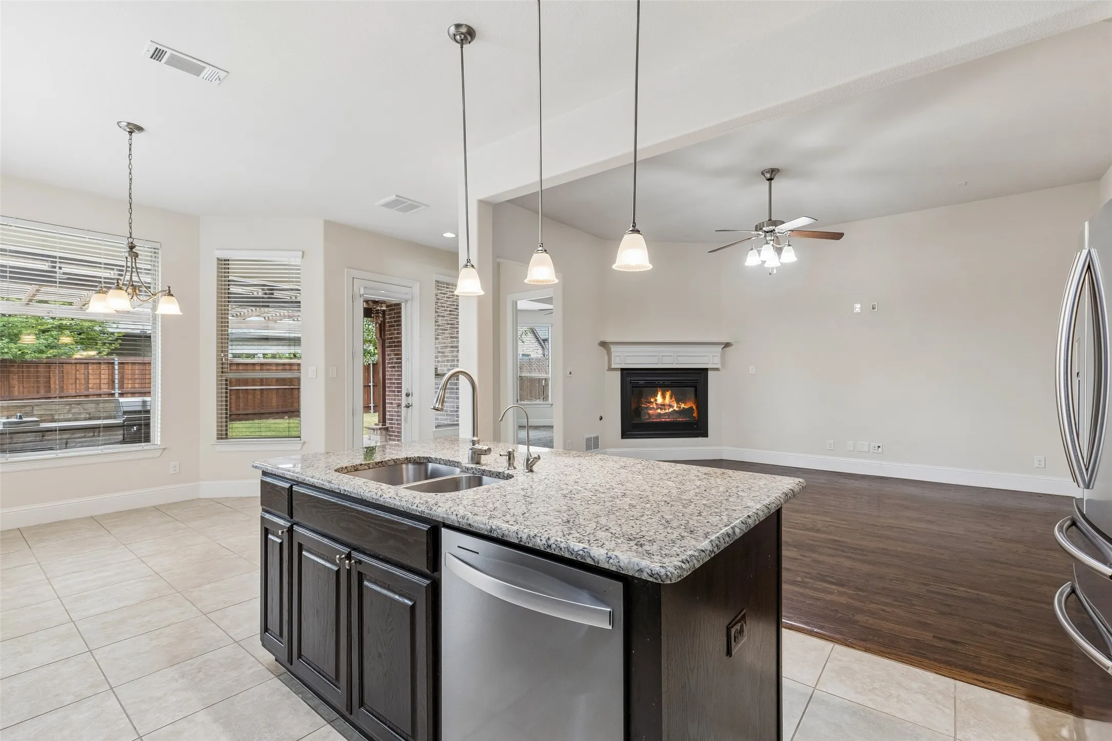 Single Family Residence For Sale in Denton County , 2707 Point Vista Drive, Lewisville, Texas 75067, 5 Bedroom, 4 Bathroom, 3 Garage spaces, 3,181 Sqft, built in 2015, mls#21400986, Real Estate Agent in Lewisville, Homes For Sale in Denton county, Homes For Sale in Lewisville, Realtor in Lewisville Texas, Real Estate Brokerage Independent Realty Texas, Luminita Cordes Realtor