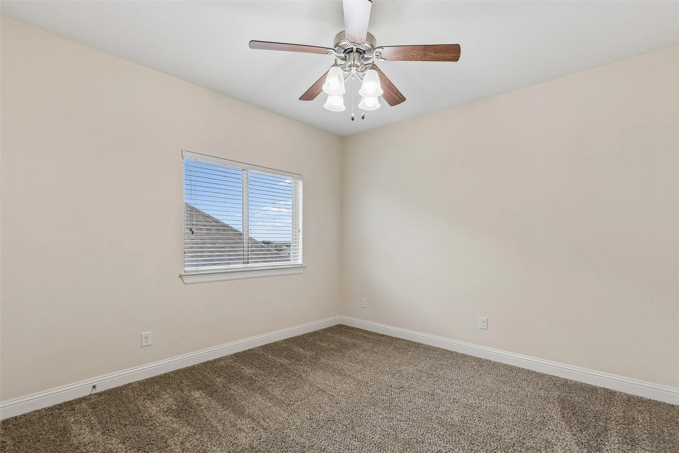 Single Family Residence For Sale in Denton County , 2707 Point Vista Drive, Lewisville, Texas 75067, 5 Bedroom, 4 Bathroom, 3 Garage spaces, 3,181 Sqft, built in 2015, mls#21400986, Real Estate Agent in Lewisville, Homes For Sale in Denton county, Homes For Sale in Lewisville, Realtor in Lewisville Texas, Real Estate Brokerage Independent Realty Texas, Luminita Cordes Realtor