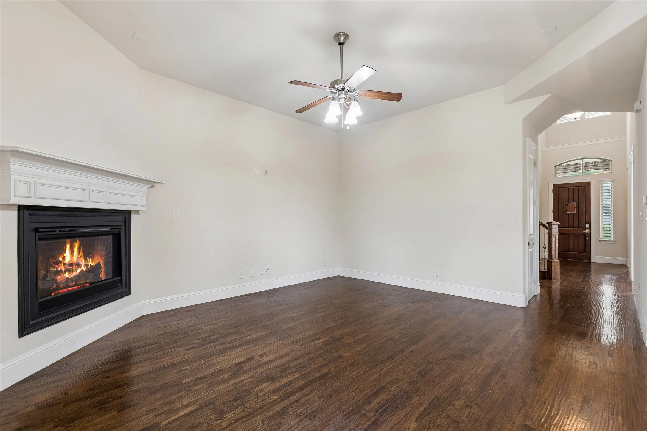Single Family Residence For Sale in Denton County , 2707 Point Vista Drive, Lewisville, Texas 75067, 5 Bedroom, 4 Bathroom, 3 Garage spaces, 3,181 Sqft, built in 2015, mls#21400986, Real Estate Agent in Lewisville, Homes For Sale in Denton county, Homes For Sale in Lewisville, Realtor in Lewisville Texas, Real Estate Brokerage Independent Realty Texas, Luminita Cordes Realtor