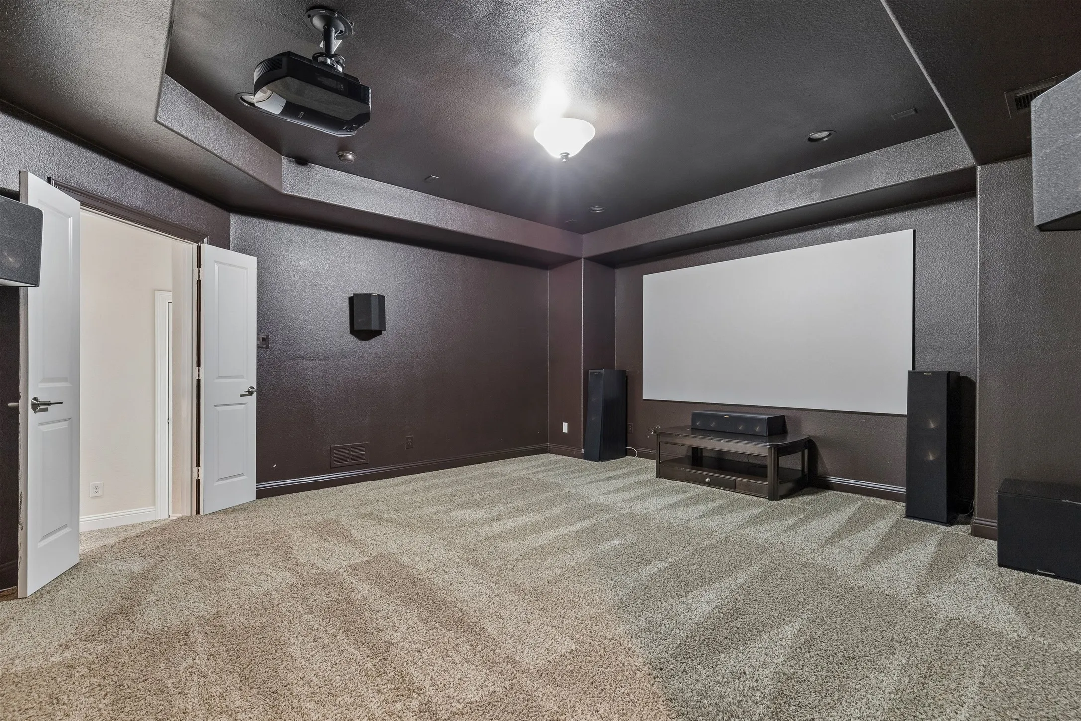 Single Family Residence For Sale in Denton County , 2707 Point Vista Drive, Lewisville, Texas 75067, 5 Bedroom, 4 Bathroom, 3 Garage spaces, 3,181 Sqft, built in 2015, mls#21400986, Real Estate Agent in Lewisville, Homes For Sale in Denton county, Homes For Sale in Lewisville, Realtor in Lewisville Texas, Real Estate Brokerage Independent Realty Texas, Luminita Cordes Realtor