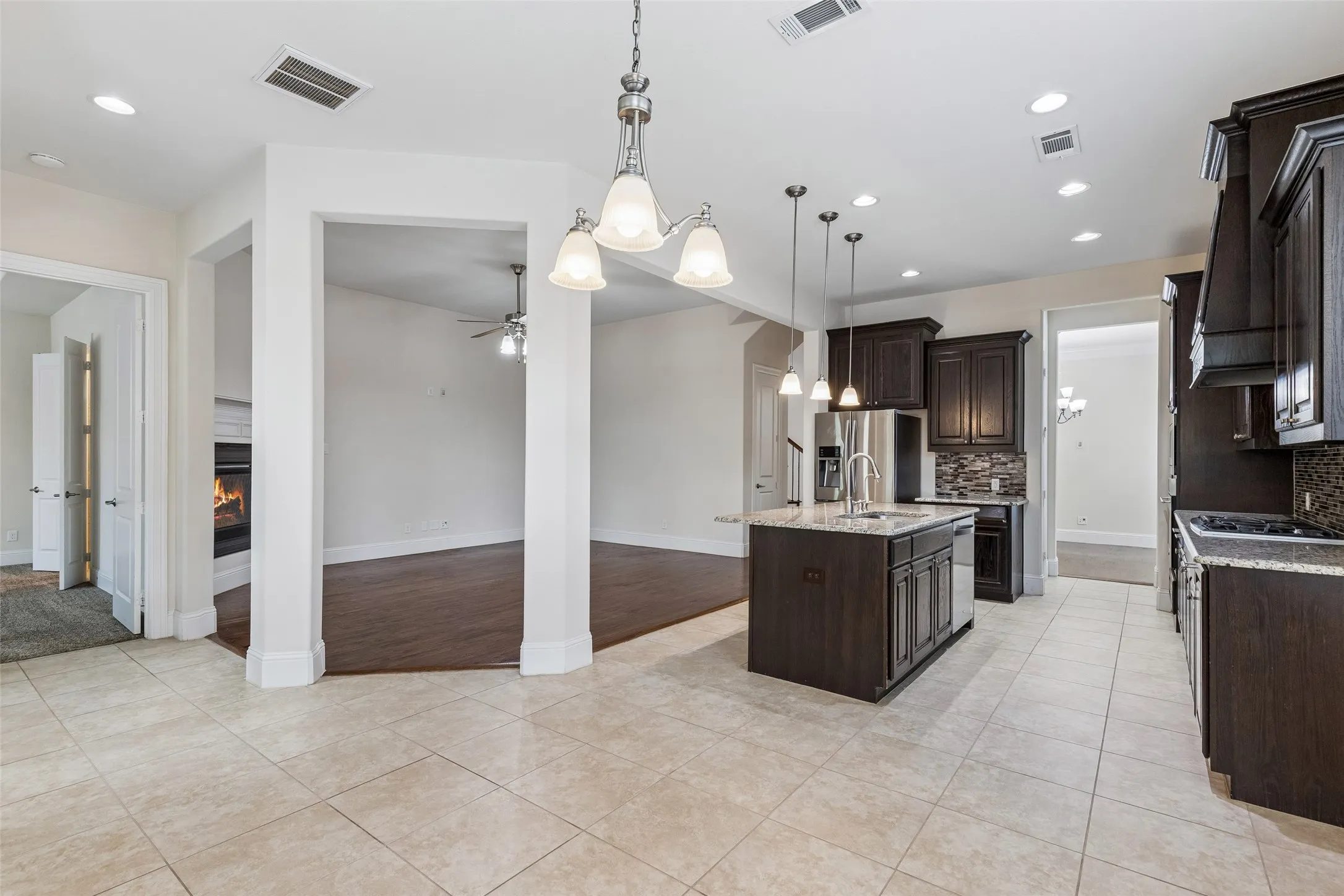 Single Family Residence For Sale in Denton County , 2707 Point Vista Drive, Lewisville, Texas 75067, 5 Bedroom, 4 Bathroom, 3 Garage spaces, 3,181 Sqft, built in 2015, mls#21400986, Real Estate Agent in Lewisville, Homes For Sale in Denton county, Homes For Sale in Lewisville, Realtor in Lewisville Texas, Real Estate Brokerage Independent Realty Texas, Luminita Cordes Realtor