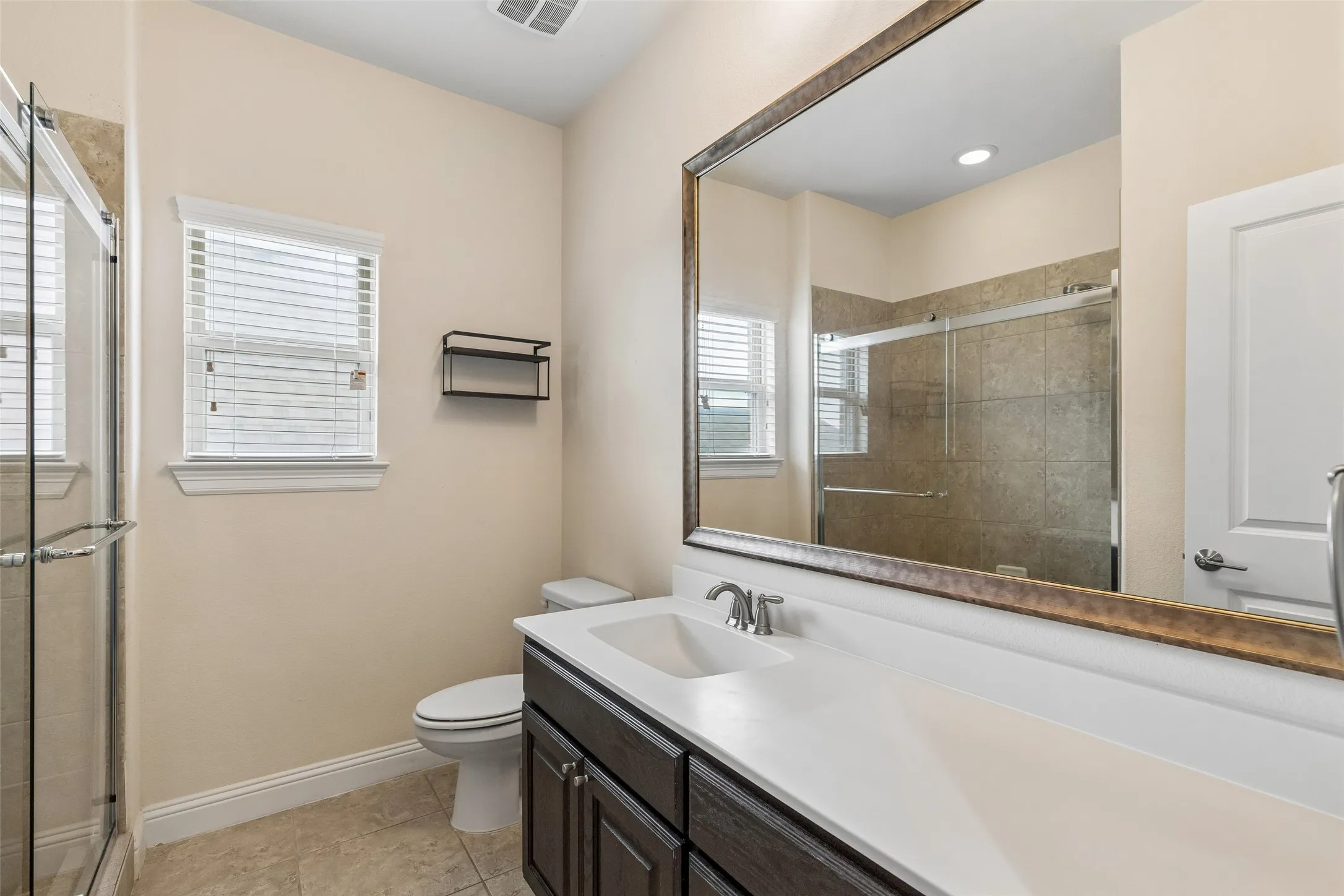Single Family Residence For Sale in Denton County , 2707 Point Vista Drive, Lewisville, Texas 75067, 5 Bedroom, 4 Bathroom, 3 Garage spaces, 3,181 Sqft, built in 2015, mls#21400986, Real Estate Agent in Lewisville, Homes For Sale in Denton county, Homes For Sale in Lewisville, Realtor in Lewisville Texas, Real Estate Brokerage Independent Realty Texas, Luminita Cordes Realtor
