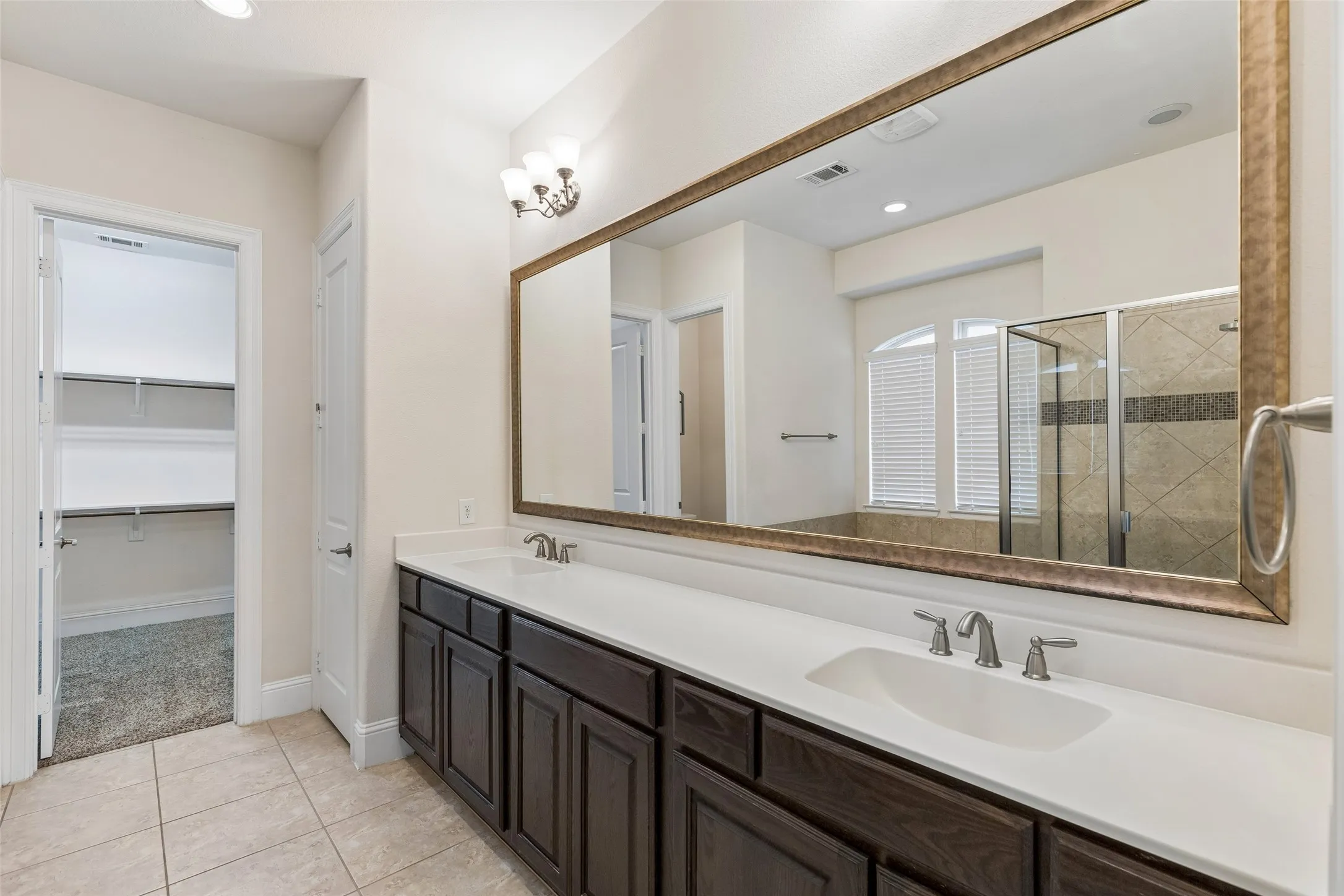 Single Family Residence For Sale in Denton County , 2707 Point Vista Drive, Lewisville, Texas 75067, 5 Bedroom, 4 Bathroom, 3 Garage spaces, 3,181 Sqft, built in 2015, mls#21400986, Real Estate Agent in Lewisville, Homes For Sale in Denton county, Homes For Sale in Lewisville, Realtor in Lewisville Texas, Real Estate Brokerage Independent Realty Texas, Luminita Cordes Realtor