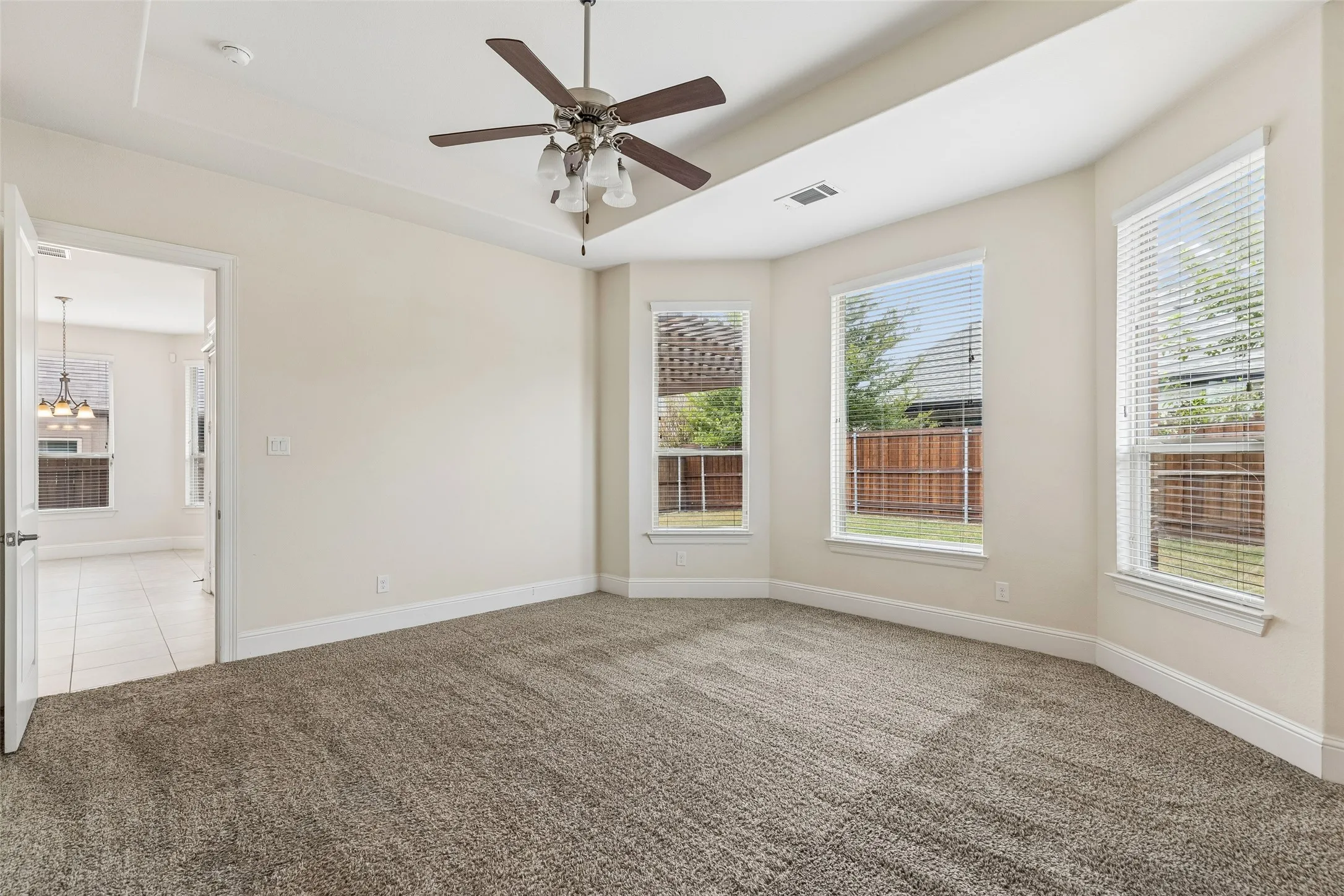 Single Family Residence For Sale in Denton County , 2707 Point Vista Drive, Lewisville, Texas 75067, 5 Bedroom, 4 Bathroom, 3 Garage spaces, 3,181 Sqft, built in 2015, mls#21400986, Real Estate Agent in Lewisville, Homes For Sale in Denton county, Homes For Sale in Lewisville, Realtor in Lewisville Texas, Real Estate Brokerage Independent Realty Texas, Luminita Cordes Realtor