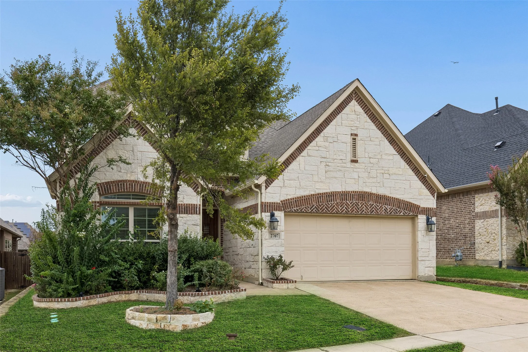 Single Family Residence For Sale in Denton County , 2707 Point Vista Drive, Lewisville, Texas 75067, 5 Bedroom, 4 Bathroom, 3 Garage spaces, 3,181 Sqft, built in 2015, mls#21400986, Real Estate Agent in Lewisville, Homes For Sale in Denton county, Homes For Sale in Lewisville, Realtor in Lewisville Texas, Real Estate Brokerage Independent Realty Texas, Luminita Cordes Realtor