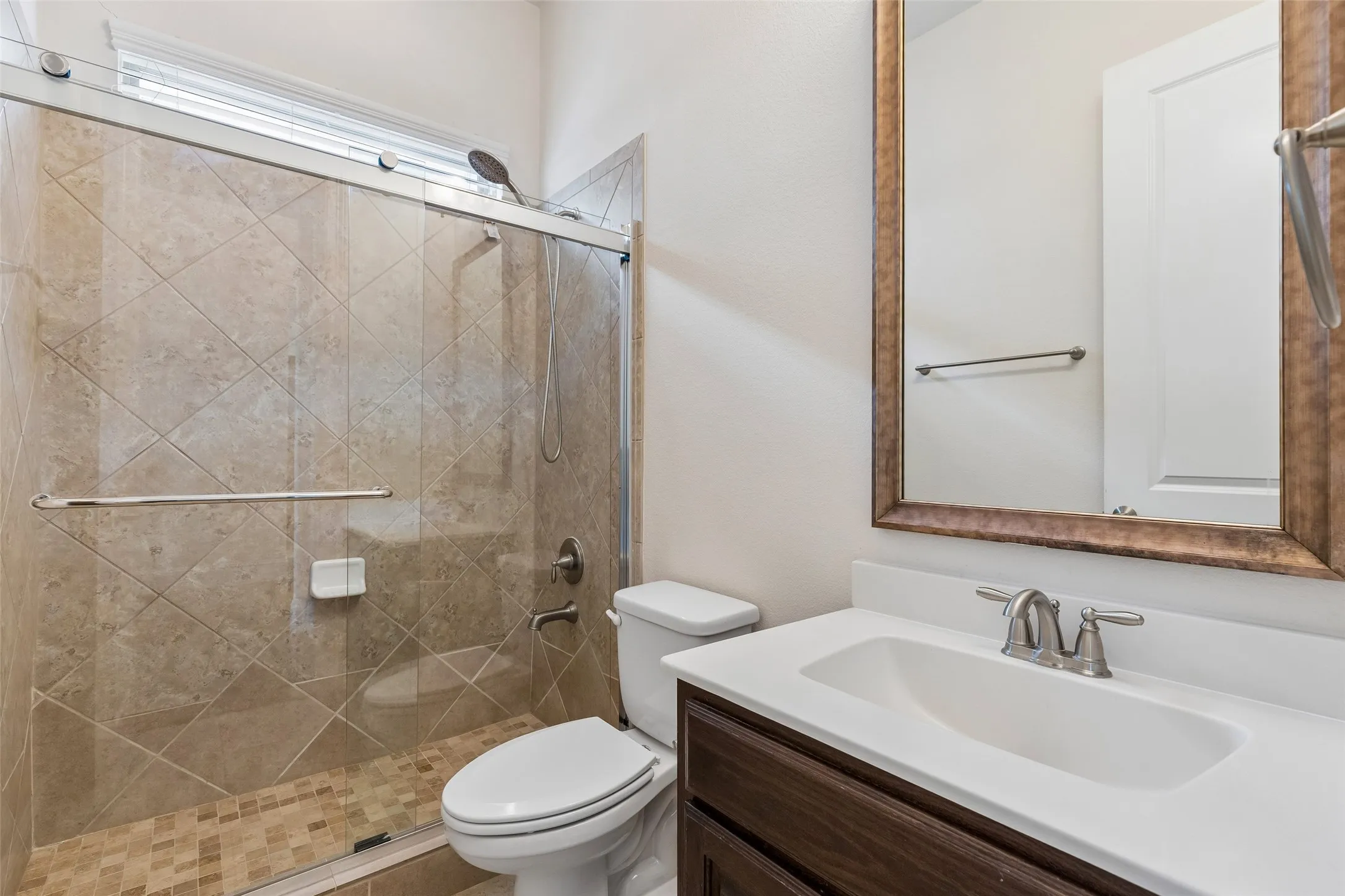 Single Family Residence For Sale in Denton County , 2707 Point Vista Drive, Lewisville, Texas 75067, 5 Bedroom, 4 Bathroom, 3 Garage spaces, 3,181 Sqft, built in 2015, mls#21400986, Real Estate Agent in Lewisville, Homes For Sale in Denton county, Homes For Sale in Lewisville, Realtor in Lewisville Texas, Real Estate Brokerage Independent Realty Texas, Luminita Cordes Realtor