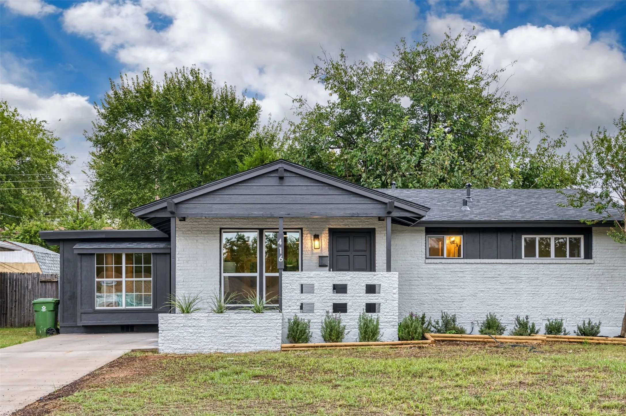 New vinyl energy efficient windows throughout