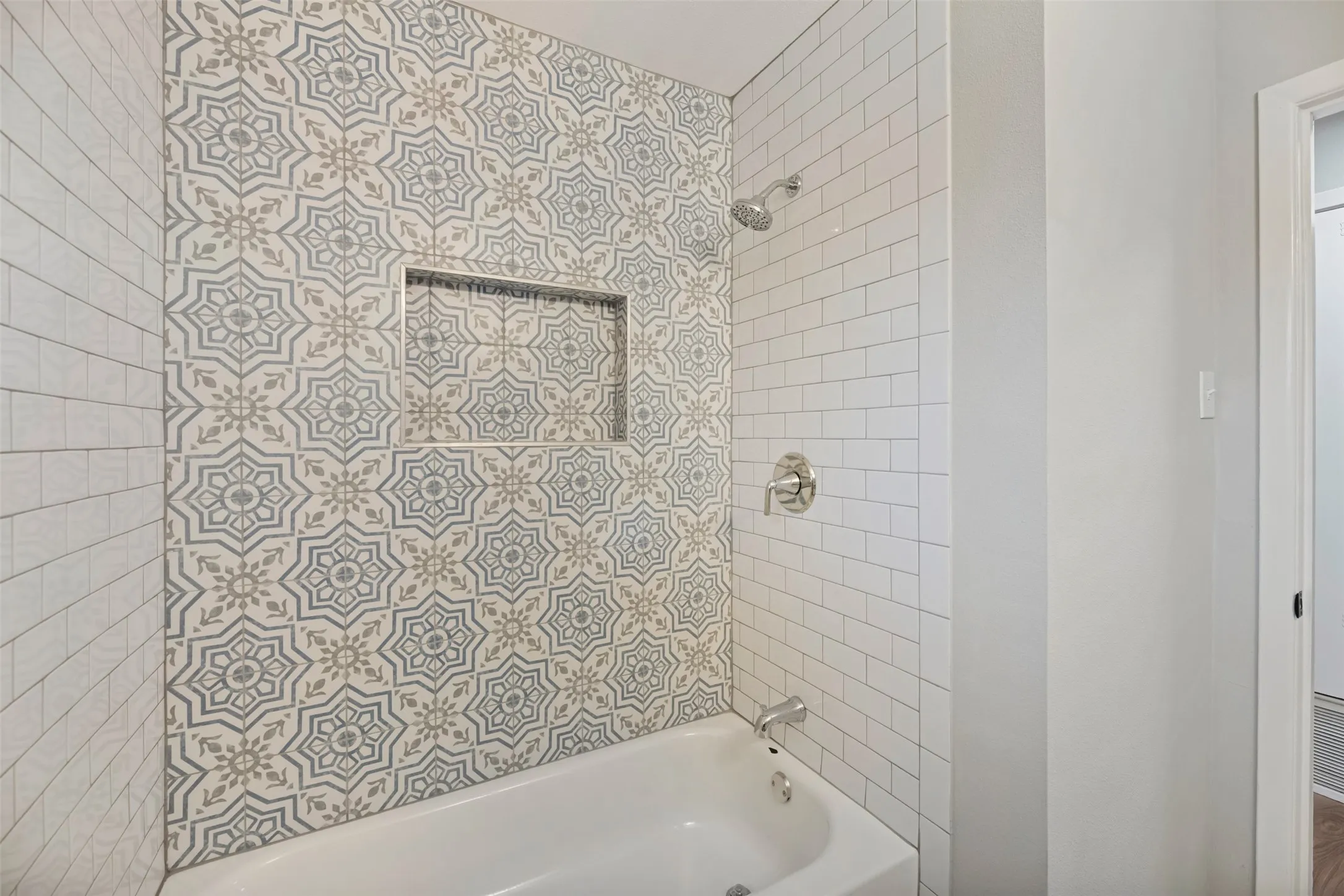 New bathtub tile surround