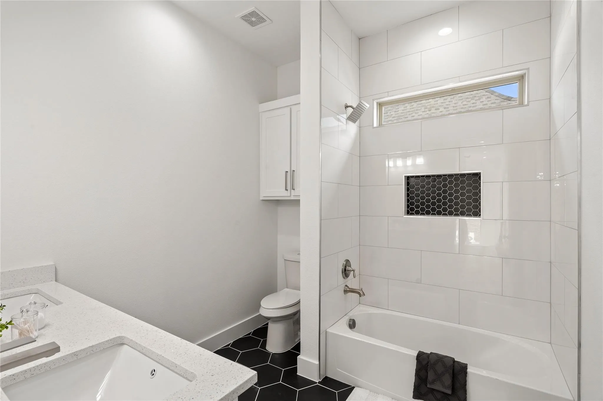 Single Family Residence For Rent in Dallas County , 907 Saint George Place, De Soto, Texas 75115, 4 Bedroom, 3 Bathroom, 2 Garage spaces, 2,600 Sqft, built in 2022, mls#21403636, Real Estate Agent in De Soto, Homes For Rent in Dallas county, Homes For Rent in De Soto, Realtor in De Soto Texas, Real Estate Brokerage Independent Realty Texas, Luminita Cordes Realtor