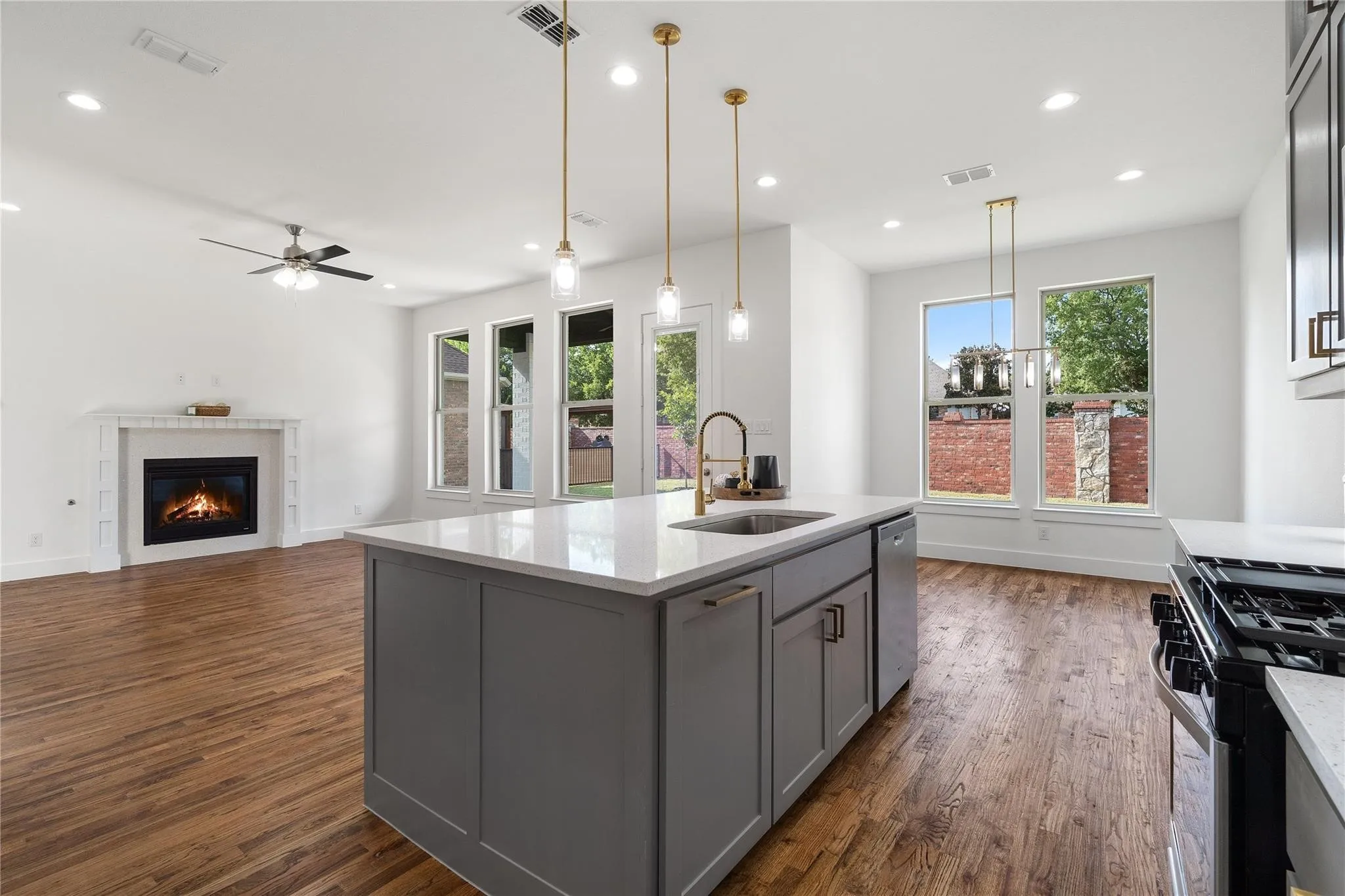 Single Family Residence For Rent in Dallas County , 907 Saint George Place, De Soto, Texas 75115, 4 Bedroom, 3 Bathroom, 2 Garage spaces, 2,600 Sqft, built in 2022, mls#21403636, Real Estate Agent in De Soto, Homes For Rent in Dallas county, Homes For Rent in De Soto, Realtor in De Soto Texas, Real Estate Brokerage Independent Realty Texas, Luminita Cordes Realtor