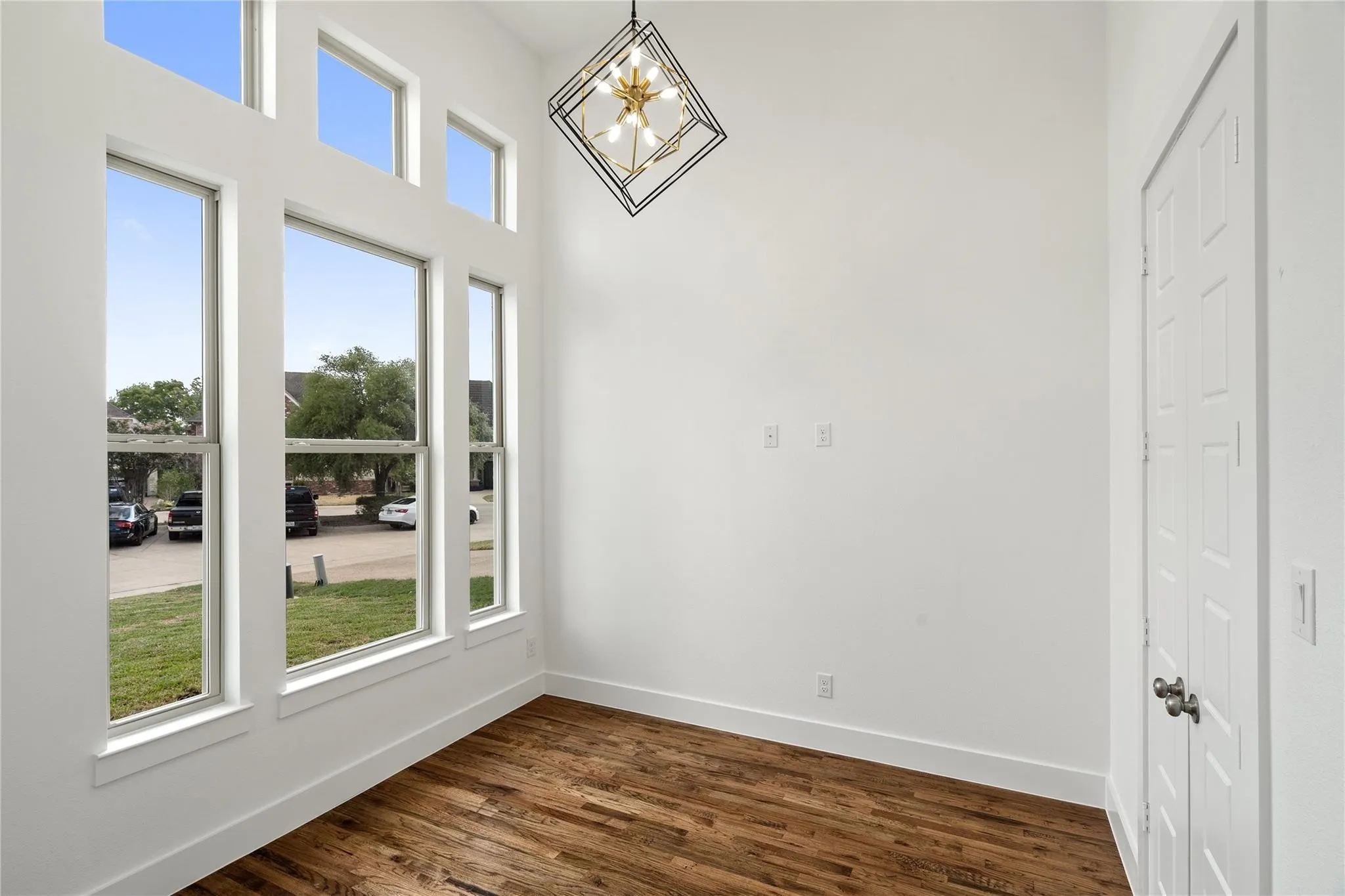Single Family Residence For Rent in Dallas County , 907 Saint George Place, De Soto, Texas 75115, 4 Bedroom, 3 Bathroom, 2 Garage spaces, 2,600 Sqft, built in 2022, mls#21403636, Real Estate Agent in De Soto, Homes For Rent in Dallas county, Homes For Rent in De Soto, Realtor in De Soto Texas, Real Estate Brokerage Independent Realty Texas, Luminita Cordes Realtor