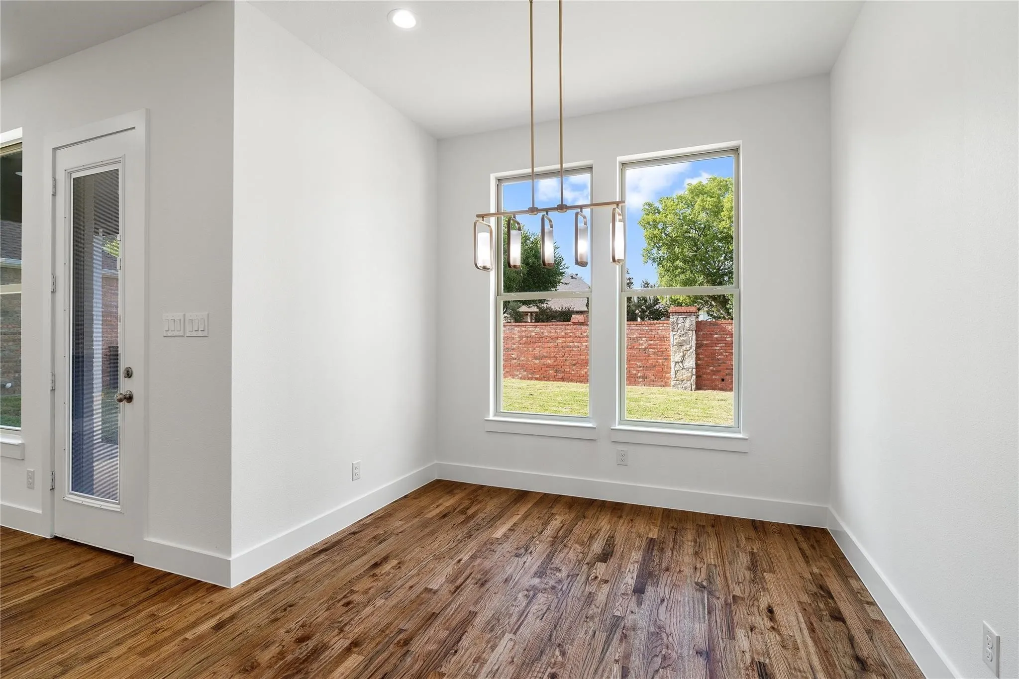 Single Family Residence For Rent in Dallas County , 907 Saint George Place, De Soto, Texas 75115, 4 Bedroom, 3 Bathroom, 2 Garage spaces, 2,600 Sqft, built in 2022, mls#21403636, Real Estate Agent in De Soto, Homes For Rent in Dallas county, Homes For Rent in De Soto, Realtor in De Soto Texas, Real Estate Brokerage Independent Realty Texas, Luminita Cordes Realtor
