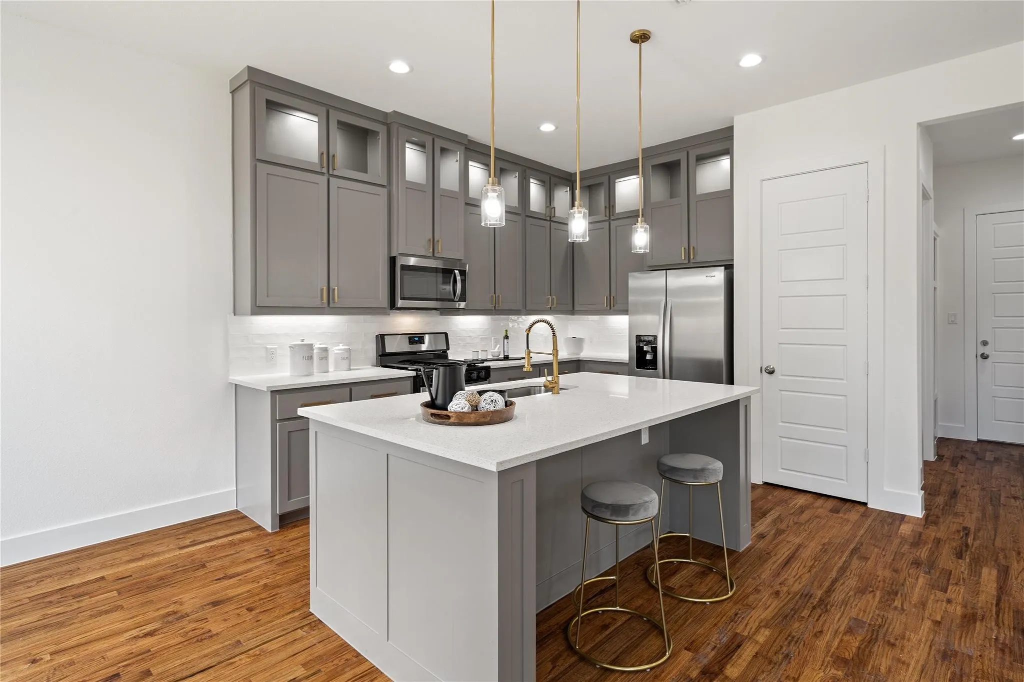 Single Family Residence For Rent in Dallas County , 907 Saint George Place, De Soto, Texas 75115, 4 Bedroom, 3 Bathroom, 2 Garage spaces, 2,600 Sqft, built in 2022, mls#21403636, Real Estate Agent in De Soto, Homes For Rent in Dallas county, Homes For Rent in De Soto, Realtor in De Soto Texas, Real Estate Brokerage Independent Realty Texas, Luminita Cordes Realtor