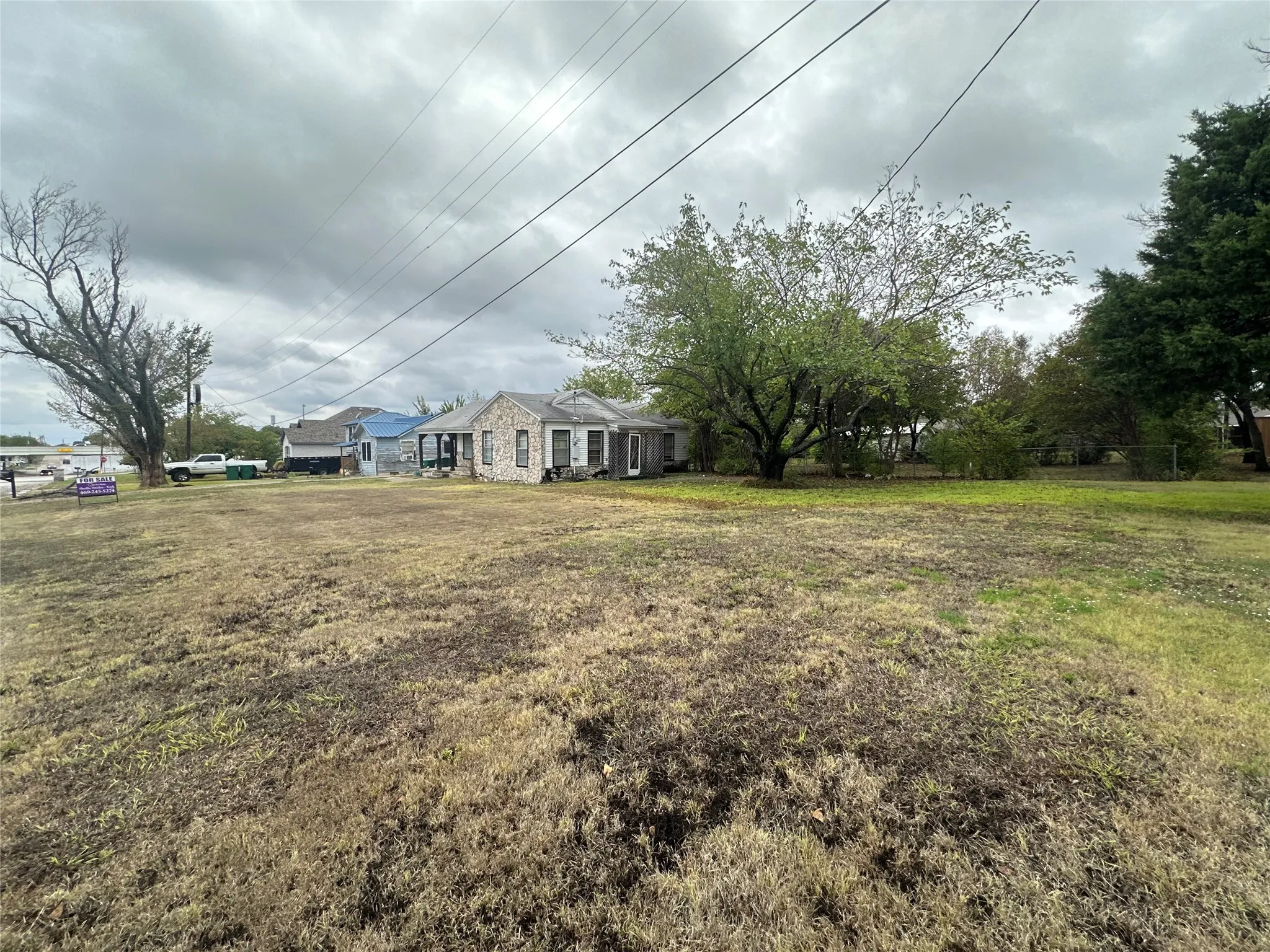 Single Family Residence For Sale in Ellis County , 617 E 5th Street, Ferris, Texas 75125, 3 Bedroom, 1 Bathroom, Garage spaces, 1,232 Sqft, built in 1961, mls#21403621, Real Estate Agent in Ferris, Homes For Sale in Ellis county, Homes For Sale in Ferris, Realtor in Ferris Texas, Real Estate Brokerage Independent Realty Texas, Luminita Cordes Realtor