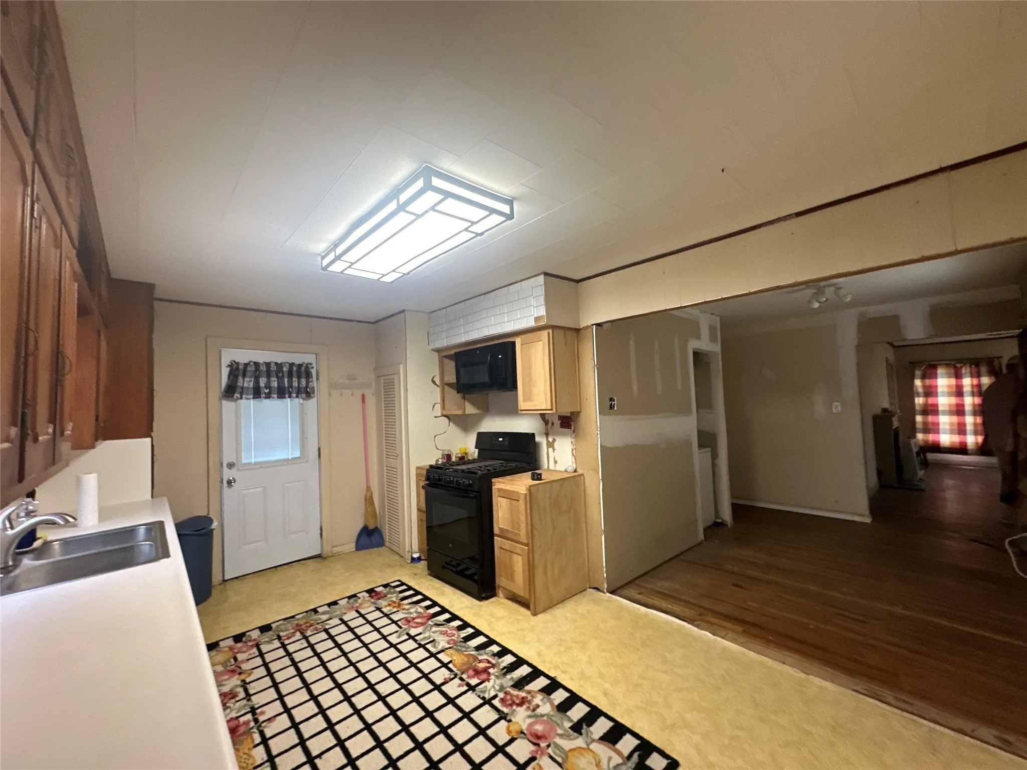 Single Family Residence For Sale in Ellis County , 617 E 5th Street, Ferris, Texas 75125, 3 Bedroom, 1 Bathroom, Garage spaces, 1,232 Sqft, built in 1961, mls#21403621, Real Estate Agent in Ferris, Homes For Sale in Ellis county, Homes For Sale in Ferris, Realtor in Ferris Texas, Real Estate Brokerage Independent Realty Texas, Luminita Cordes Realtor