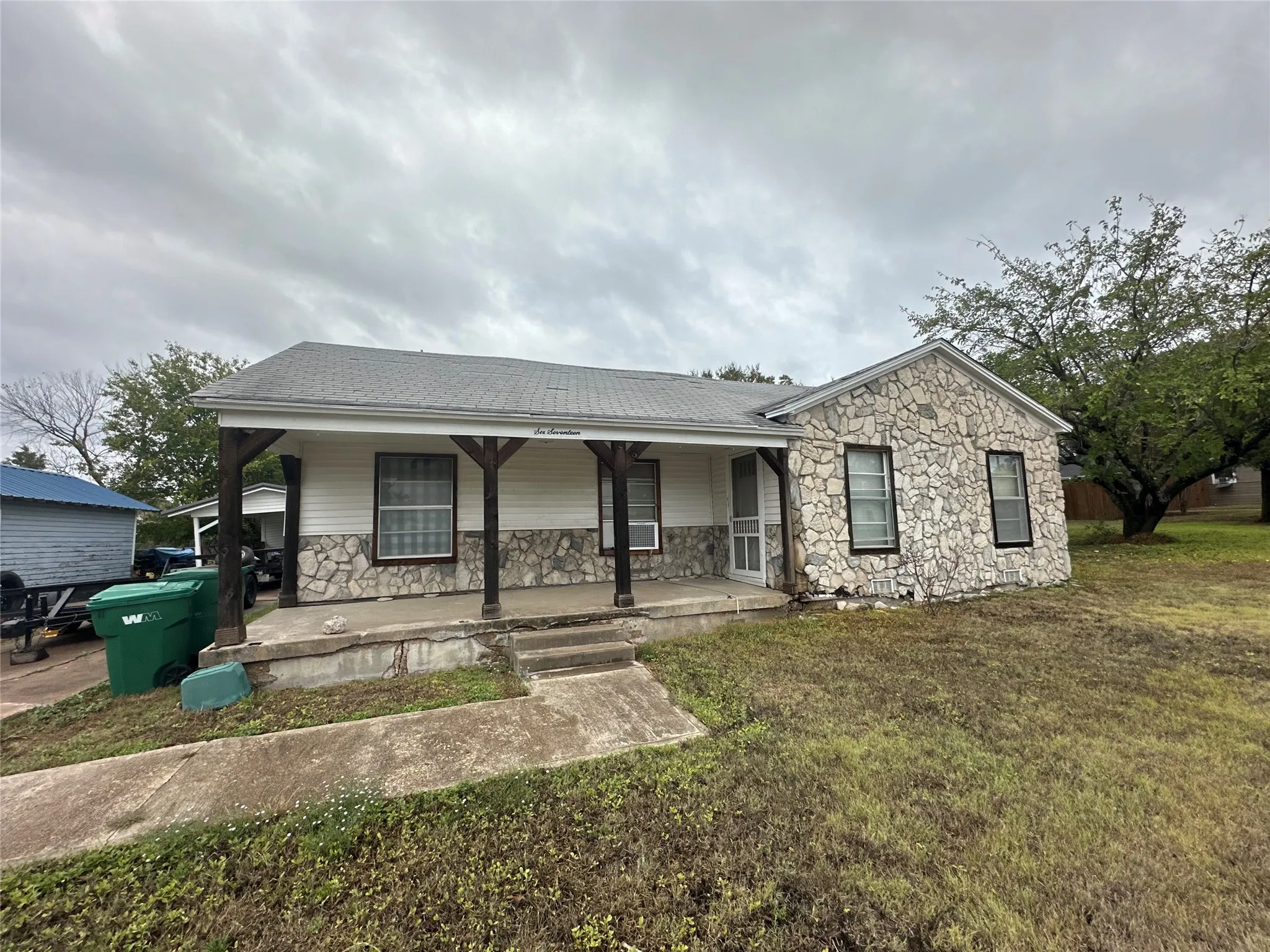 Single Family Residence For Sale in Ellis County , 617 E 5th Street, Ferris, Texas 75125, 3 Bedroom, 1 Bathroom, Garage spaces, 1,232 Sqft, built in 1961, mls#21403621, Real Estate Agent in Ferris, Homes For Sale in Ellis county, Homes For Sale in Ferris, Realtor in Ferris Texas, Real Estate Brokerage Independent Realty Texas, Luminita Cordes Realtor