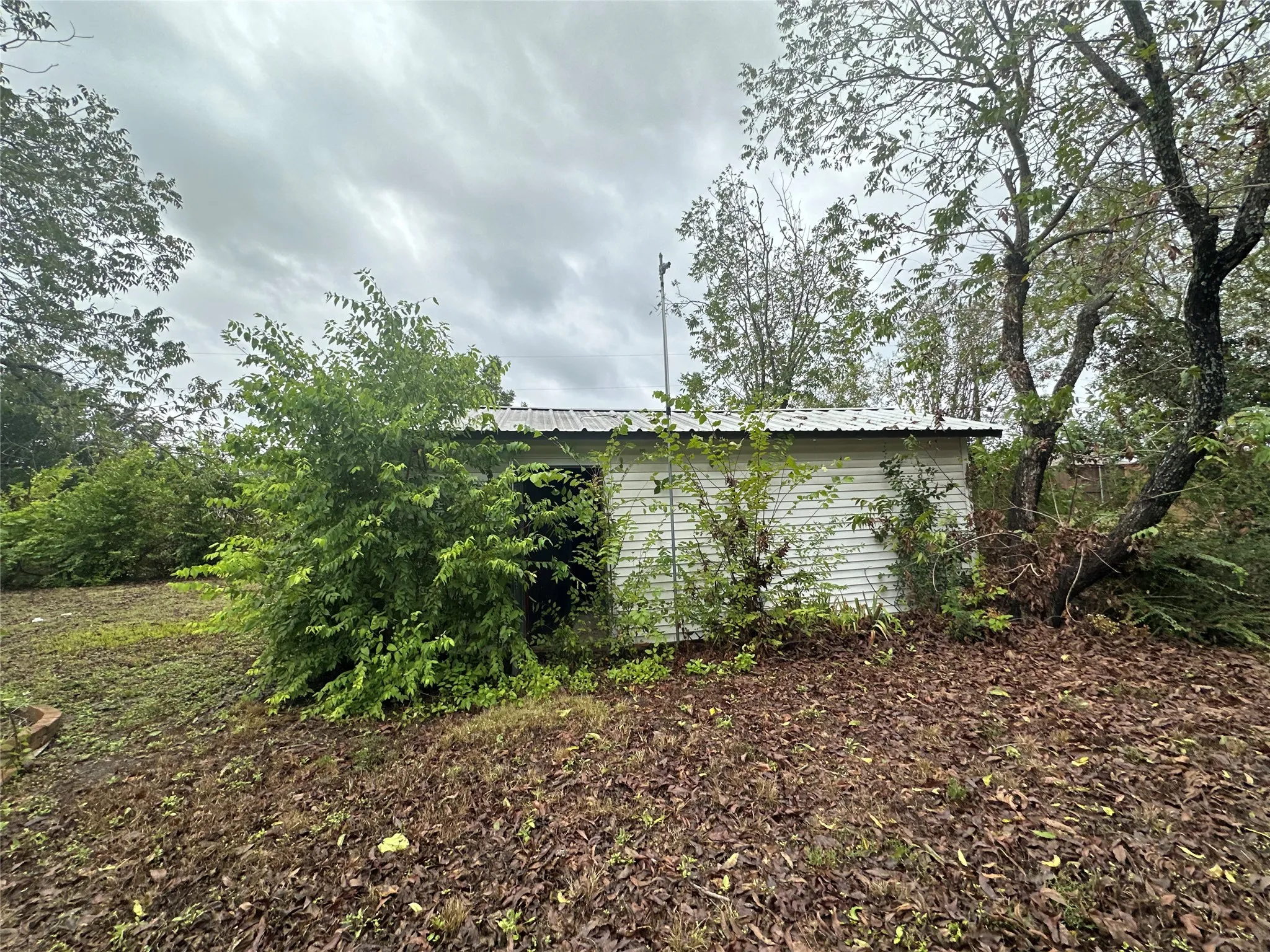Single Family Residence For Sale in Ellis County , 617 E 5th Street, Ferris, Texas 75125, 3 Bedroom, 1 Bathroom, Garage spaces, 1,232 Sqft, built in 1961, mls#21403621, Real Estate Agent in Ferris, Homes For Sale in Ellis county, Homes For Sale in Ferris, Realtor in Ferris Texas, Real Estate Brokerage Independent Realty Texas, Luminita Cordes Realtor