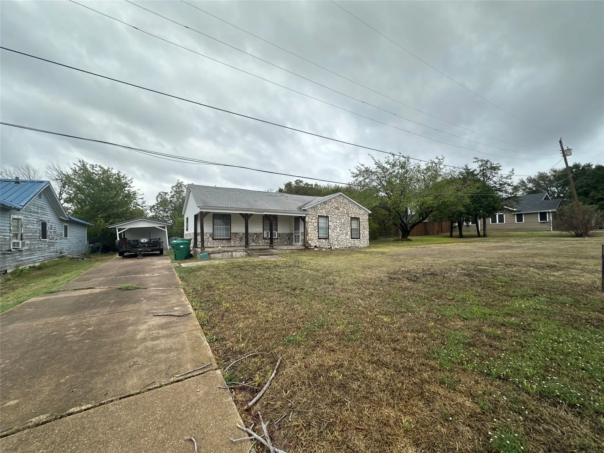 Single Family Residence For Sale in Ellis County , 617 E 5th Street, Ferris, Texas 75125, 3 Bedroom, 1 Bathroom, Garage spaces, 1,232 Sqft, built in 1961, mls#21403621, Real Estate Agent in Ferris, Homes For Sale in Ellis county, Homes For Sale in Ferris, Realtor in Ferris Texas, Real Estate Brokerage Independent Realty Texas, Luminita Cordes Realtor