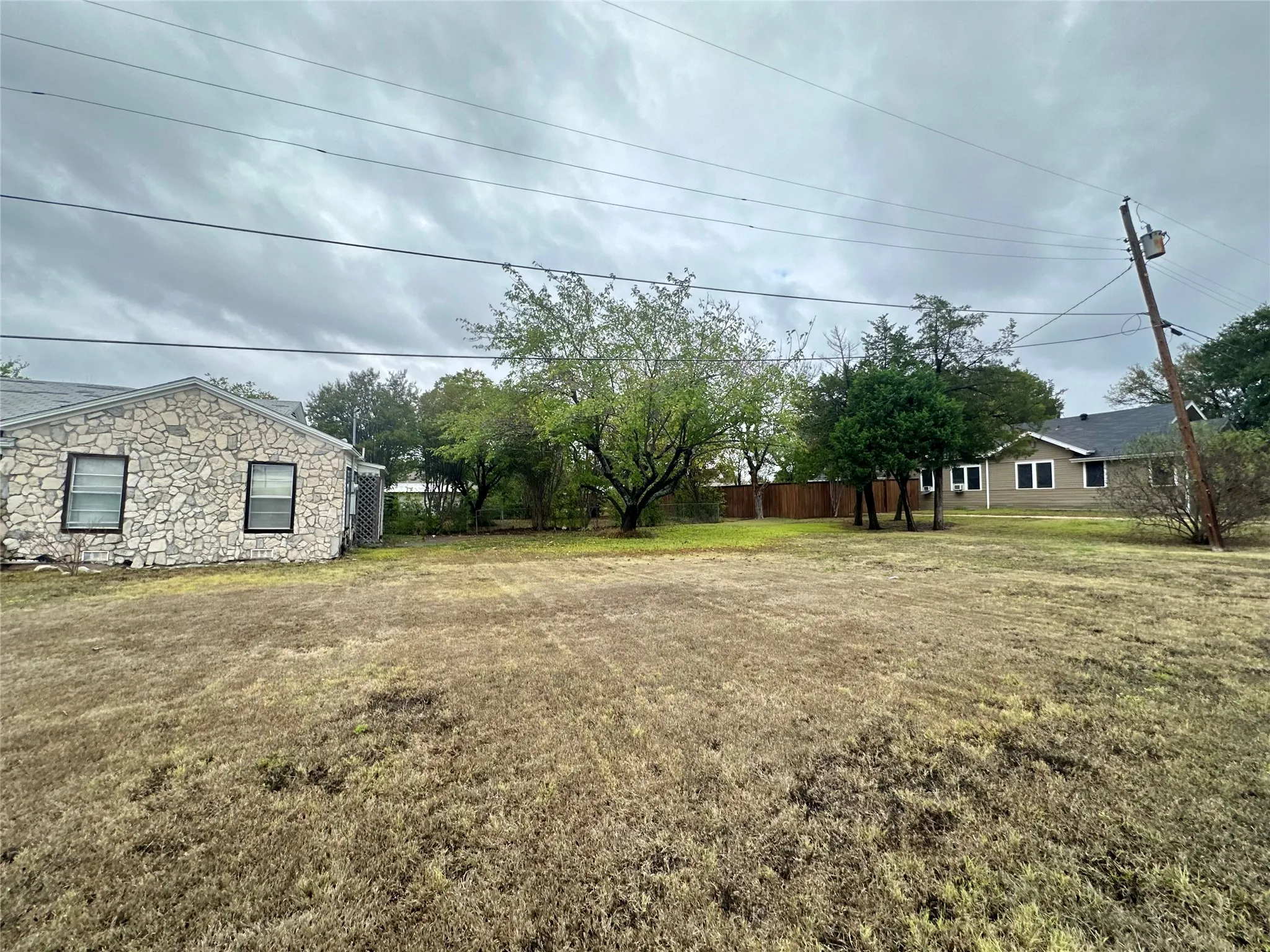 Single Family Residence For Sale in Ellis County , 617 E 5th Street, Ferris, Texas 75125, 3 Bedroom, 1 Bathroom, Garage spaces, 1,232 Sqft, built in 1961, mls#21403621, Real Estate Agent in Ferris, Homes For Sale in Ellis county, Homes For Sale in Ferris, Realtor in Ferris Texas, Real Estate Brokerage Independent Realty Texas, Luminita Cordes Realtor