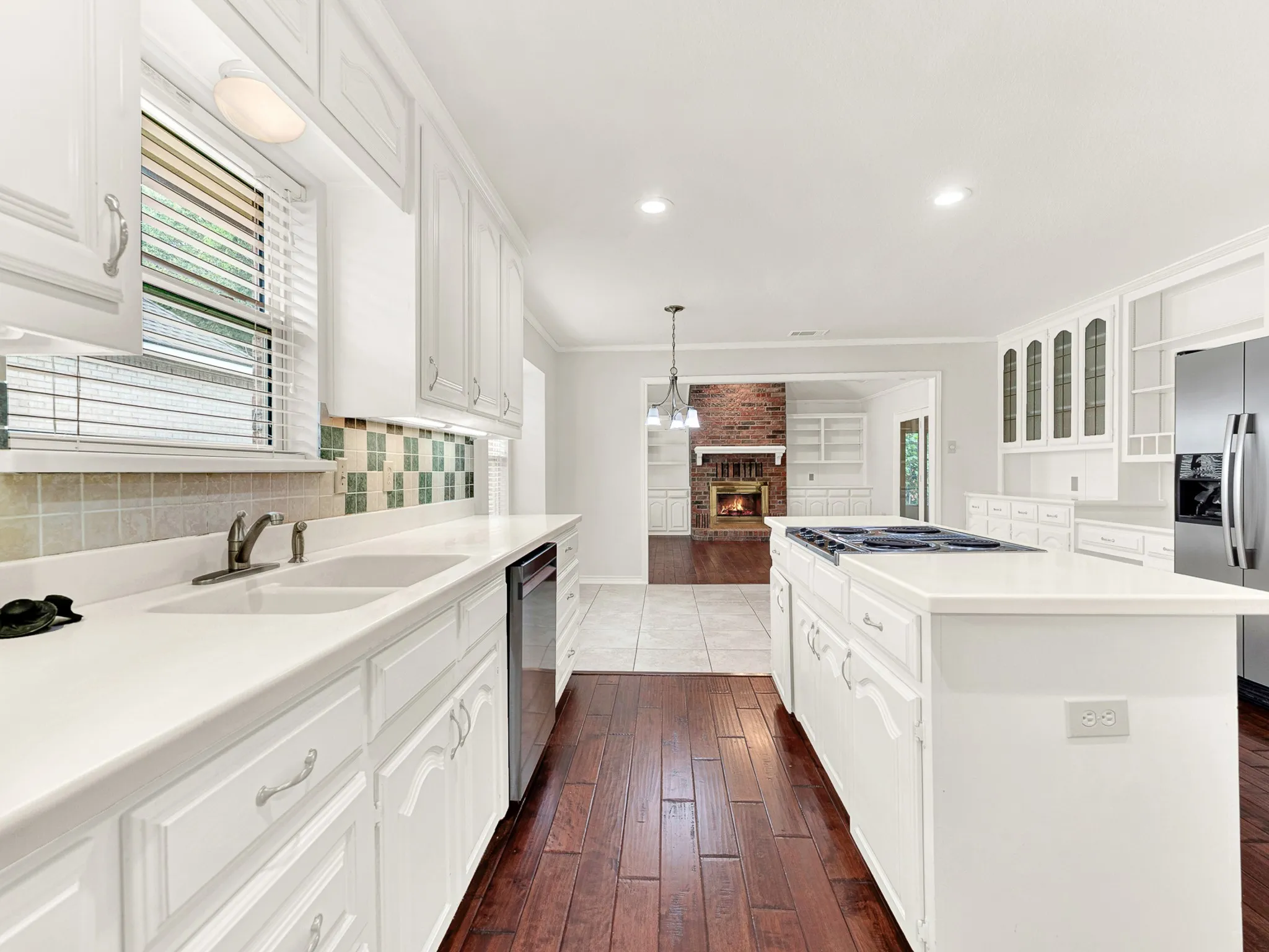 Spacious kitchen offers plenty of counter and cabinet space