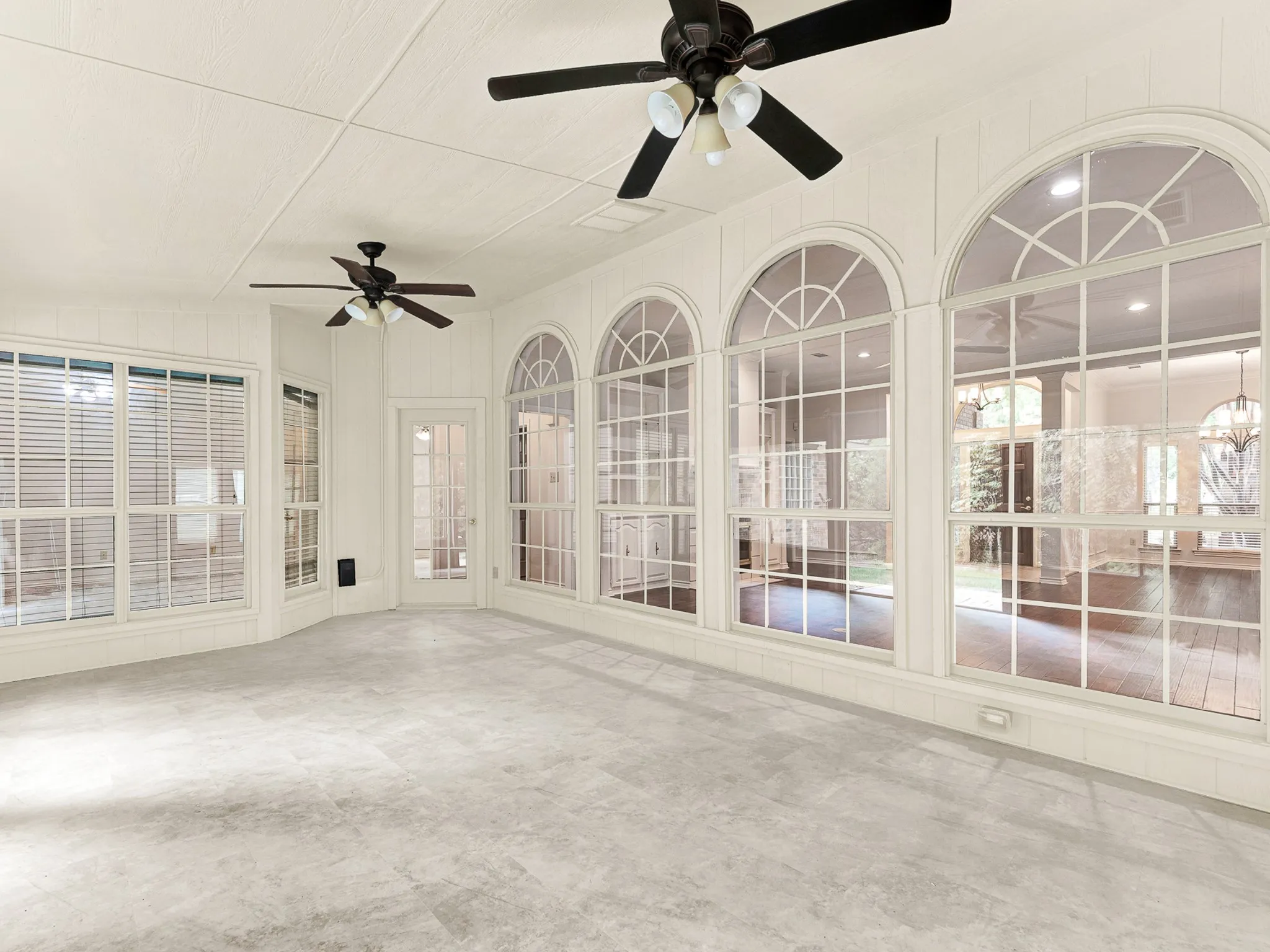 Large, air conditioned sunroom / flex space