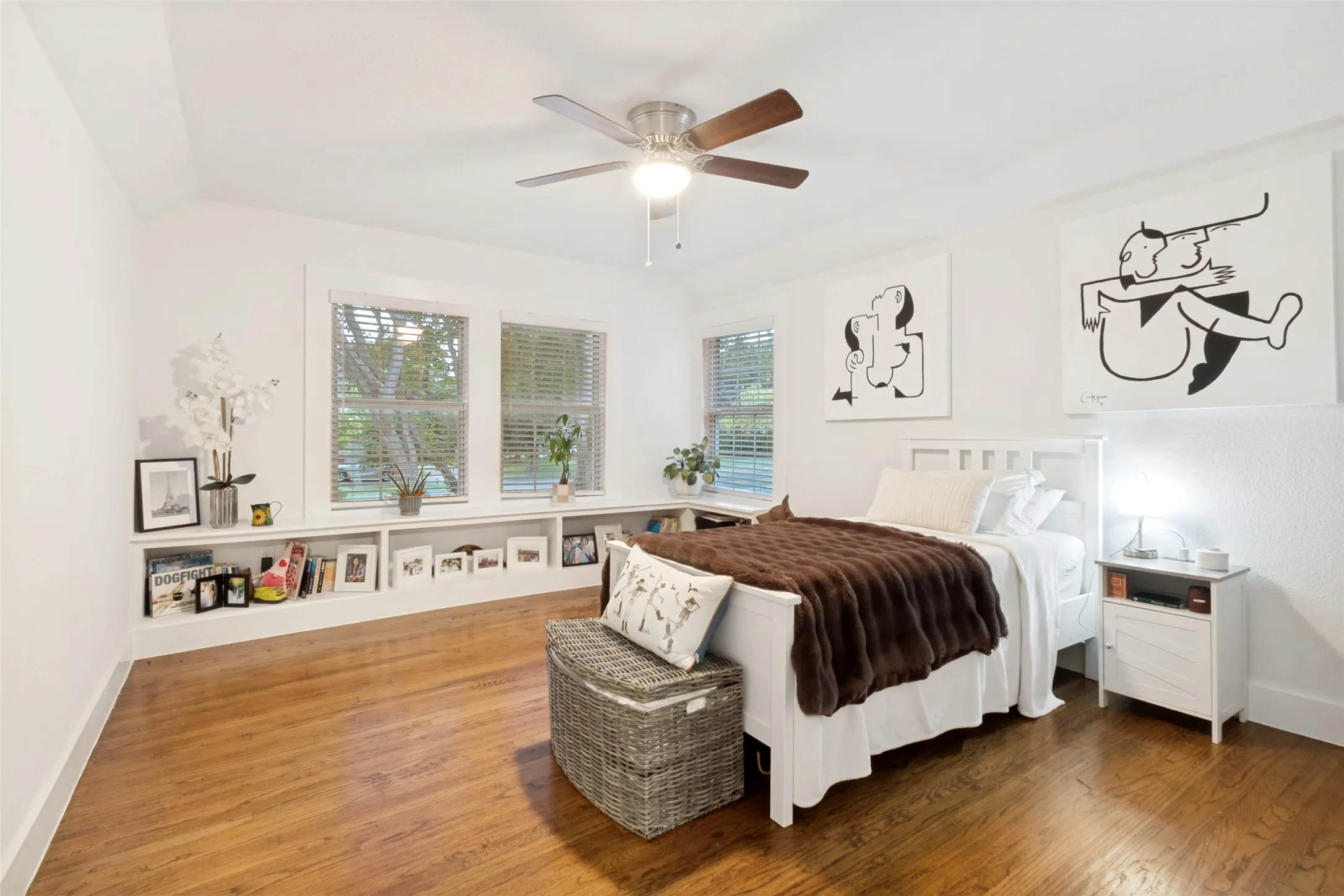Single Family Residence For Sale in Dallas County , 6867 Gaston Avenue, Dallas, Texas 75214, 4 Bedroom, 3 Bathroom, 2 Garage spaces, 2,340 Sqft, built in 1937, mls#21403263, Real Estate Agent in Dallas, Homes For Sale in Dallas county, Homes For Sale in Dallas, Realtor in Dallas Texas, Real Estate Brokerage Independent Realty Texas, Luminita Cordes Realtor