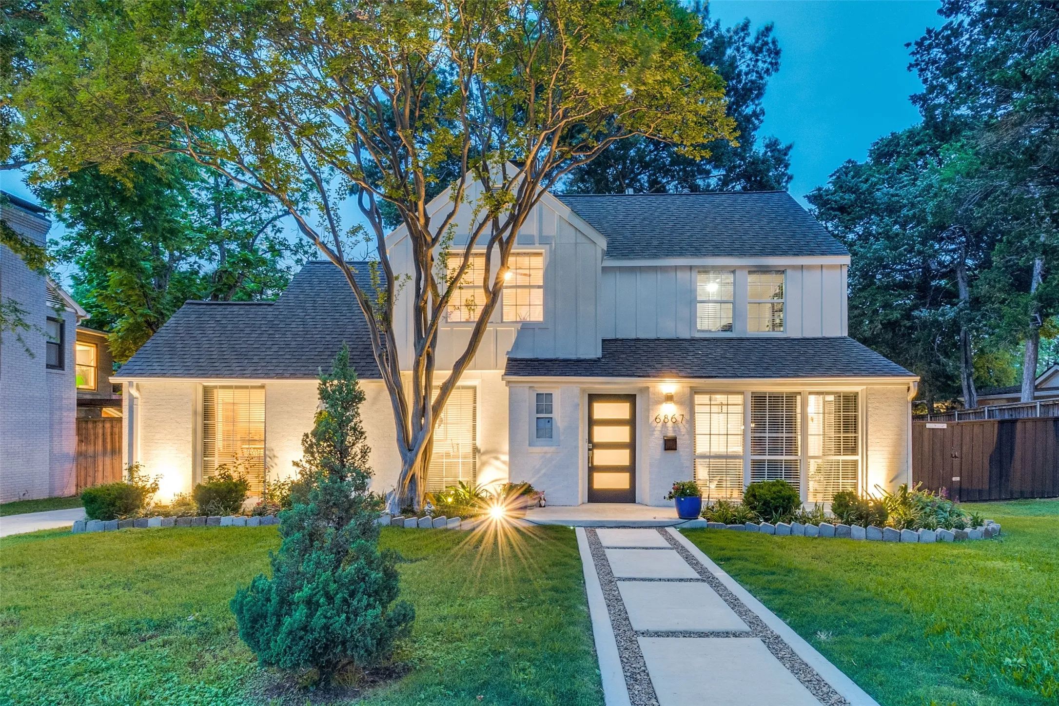 Single Family Residence For Sale in Dallas County , 6867 Gaston Avenue, Dallas, Texas 75214, 4 Bedroom, 3 Bathroom, 2 Garage spaces, 2,340 Sqft, built in 1937, mls#21403263, Real Estate Agent in Dallas, Homes For Sale in Dallas county, Homes For Sale in Dallas, Realtor in Dallas Texas, Real Estate Brokerage Independent Realty Texas, Luminita Cordes Realtor