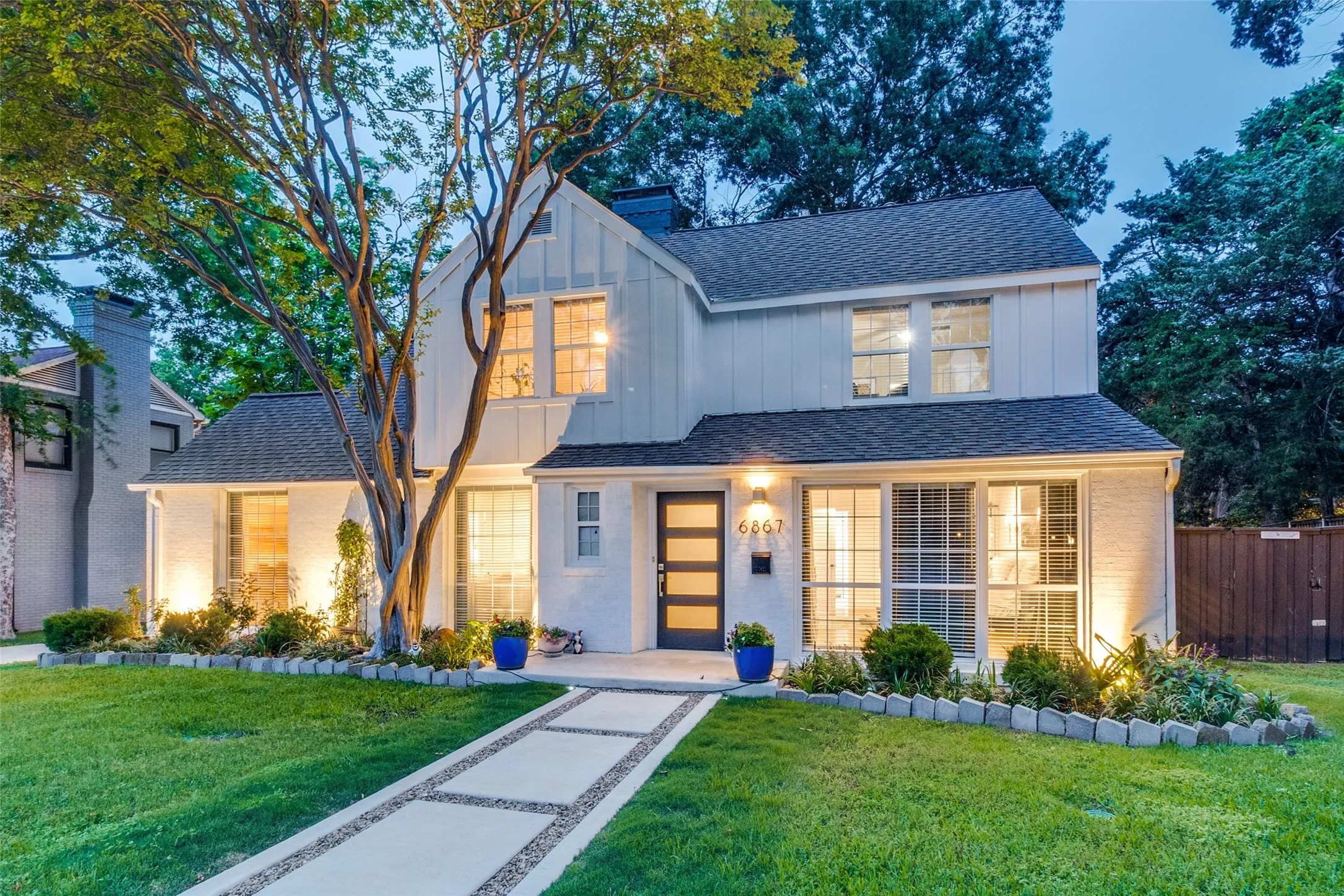 Single Family Residence For Sale in Dallas County , 6867 Gaston Avenue, Dallas, Texas 75214, 4 Bedroom, 3 Bathroom, 2 Garage spaces, 2,340 Sqft, built in 1937, mls#21403263, Real Estate Agent in Dallas, Homes For Sale in Dallas county, Homes For Sale in Dallas, Realtor in Dallas Texas, Real Estate Brokerage Independent Realty Texas, Luminita Cordes Realtor
