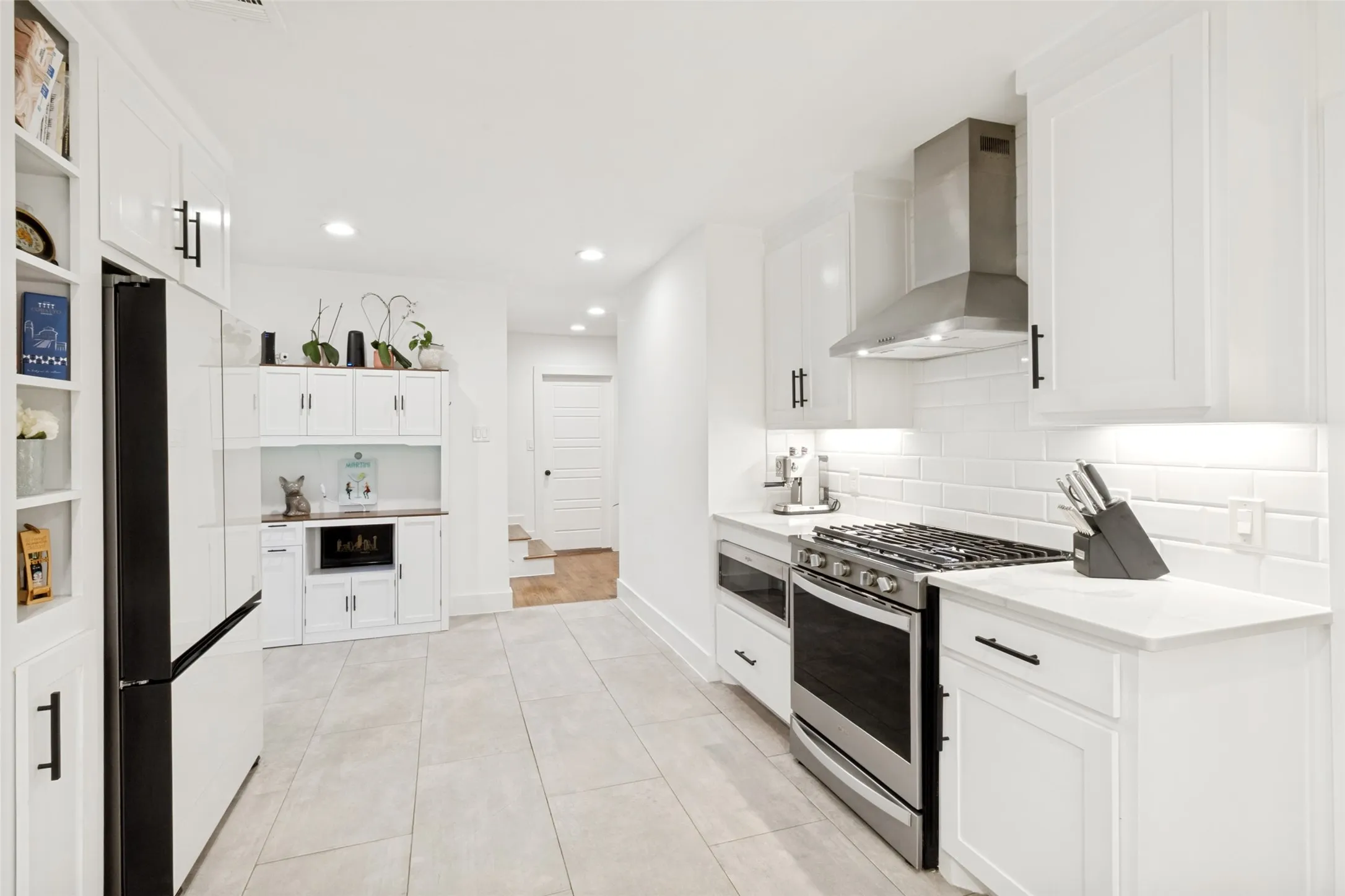 Single Family Residence For Sale in Dallas County , 6867 Gaston Avenue, Dallas, Texas 75214, 4 Bedroom, 3 Bathroom, 2 Garage spaces, 2,340 Sqft, built in 1937, mls#21403263, Real Estate Agent in Dallas, Homes For Sale in Dallas county, Homes For Sale in Dallas, Realtor in Dallas Texas, Real Estate Brokerage Independent Realty Texas, Luminita Cordes Realtor