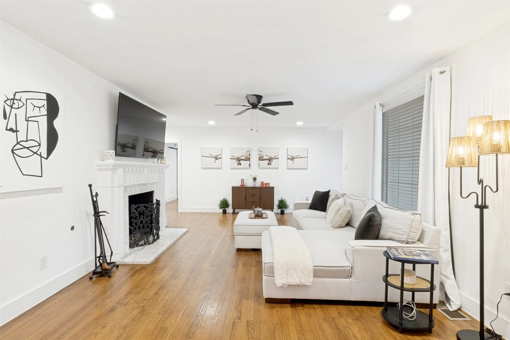 Single Family Residence For Sale in Dallas County , 6867 Gaston Avenue, Dallas, Texas 75214, 4 Bedroom, 3 Bathroom, 2 Garage spaces, 2,340 Sqft, built in 1937, mls#21403263, Real Estate Agent in Dallas, Homes For Sale in Dallas county, Homes For Sale in Dallas, Realtor in Dallas Texas, Real Estate Brokerage Independent Realty Texas, Luminita Cordes Realtor