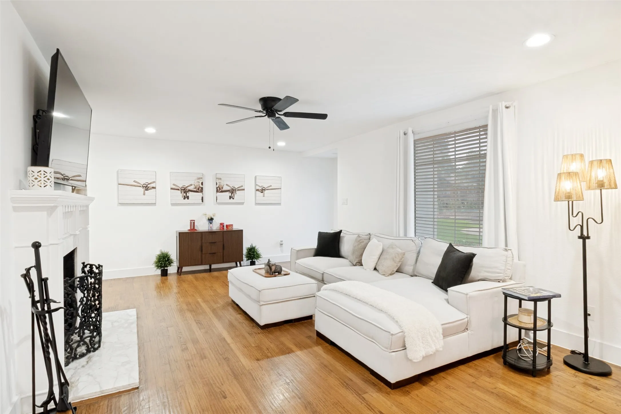 Single Family Residence For Sale in Dallas County , 6867 Gaston Avenue, Dallas, Texas 75214, 4 Bedroom, 3 Bathroom, 2 Garage spaces, 2,340 Sqft, built in 1937, mls#21403263, Real Estate Agent in Dallas, Homes For Sale in Dallas county, Homes For Sale in Dallas, Realtor in Dallas Texas, Real Estate Brokerage Independent Realty Texas, Luminita Cordes Realtor