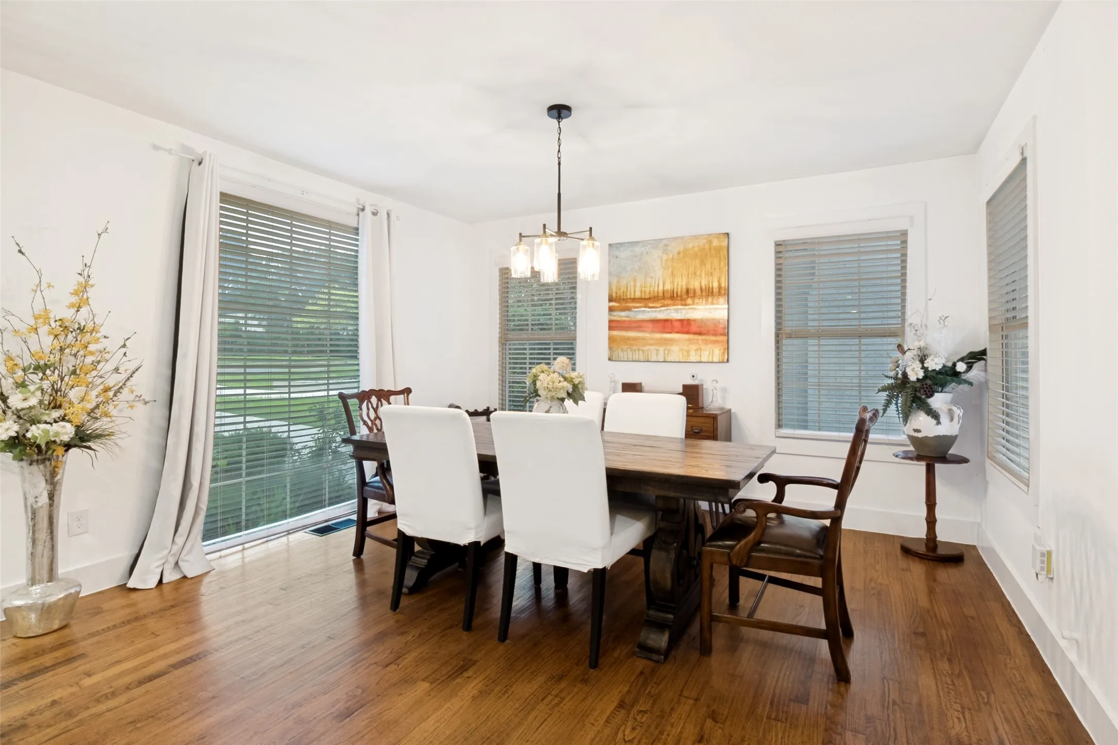 Single Family Residence For Sale in Dallas County , 6867 Gaston Avenue, Dallas, Texas 75214, 4 Bedroom, 3 Bathroom, 2 Garage spaces, 2,340 Sqft, built in 1937, mls#21403263, Real Estate Agent in Dallas, Homes For Sale in Dallas county, Homes For Sale in Dallas, Realtor in Dallas Texas, Real Estate Brokerage Independent Realty Texas, Luminita Cordes Realtor