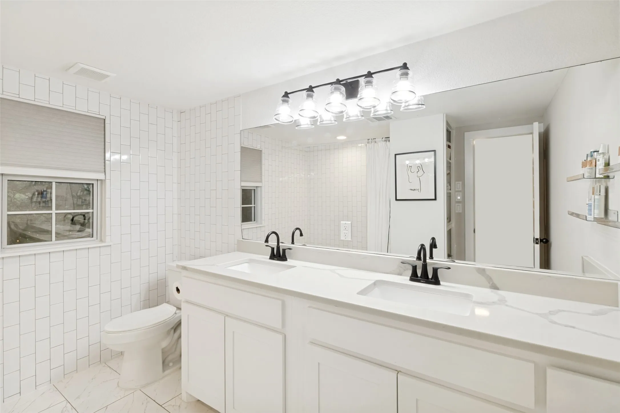 Single Family Residence For Sale in Dallas County , 6867 Gaston Avenue, Dallas, Texas 75214, 4 Bedroom, 3 Bathroom, 2 Garage spaces, 2,340 Sqft, built in 1937, mls#21403263, Real Estate Agent in Dallas, Homes For Sale in Dallas county, Homes For Sale in Dallas, Realtor in Dallas Texas, Real Estate Brokerage Independent Realty Texas, Luminita Cordes Realtor