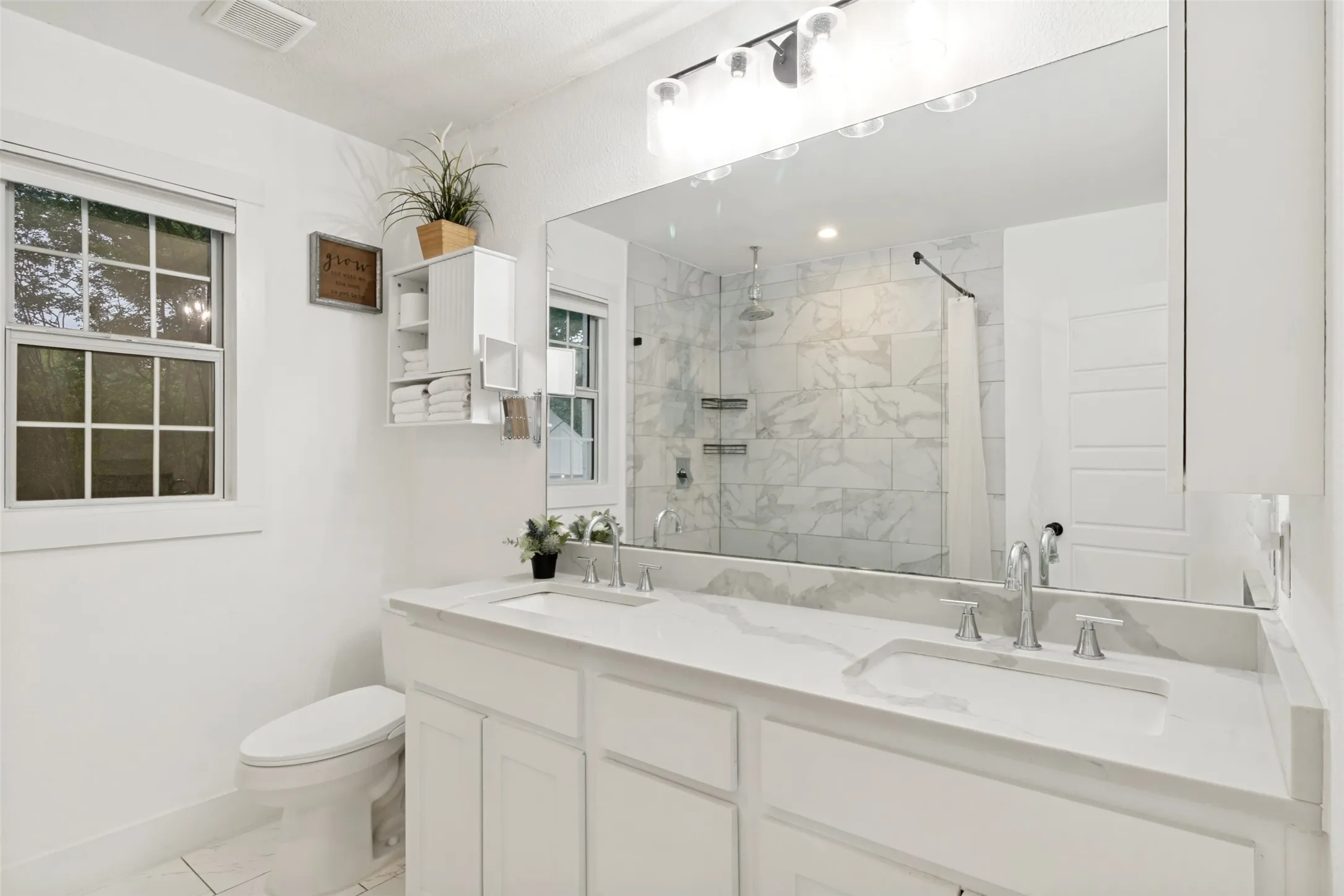 Single Family Residence For Sale in Dallas County , 6867 Gaston Avenue, Dallas, Texas 75214, 4 Bedroom, 3 Bathroom, 2 Garage spaces, 2,340 Sqft, built in 1937, mls#21403263, Real Estate Agent in Dallas, Homes For Sale in Dallas county, Homes For Sale in Dallas, Realtor in Dallas Texas, Real Estate Brokerage Independent Realty Texas, Luminita Cordes Realtor
