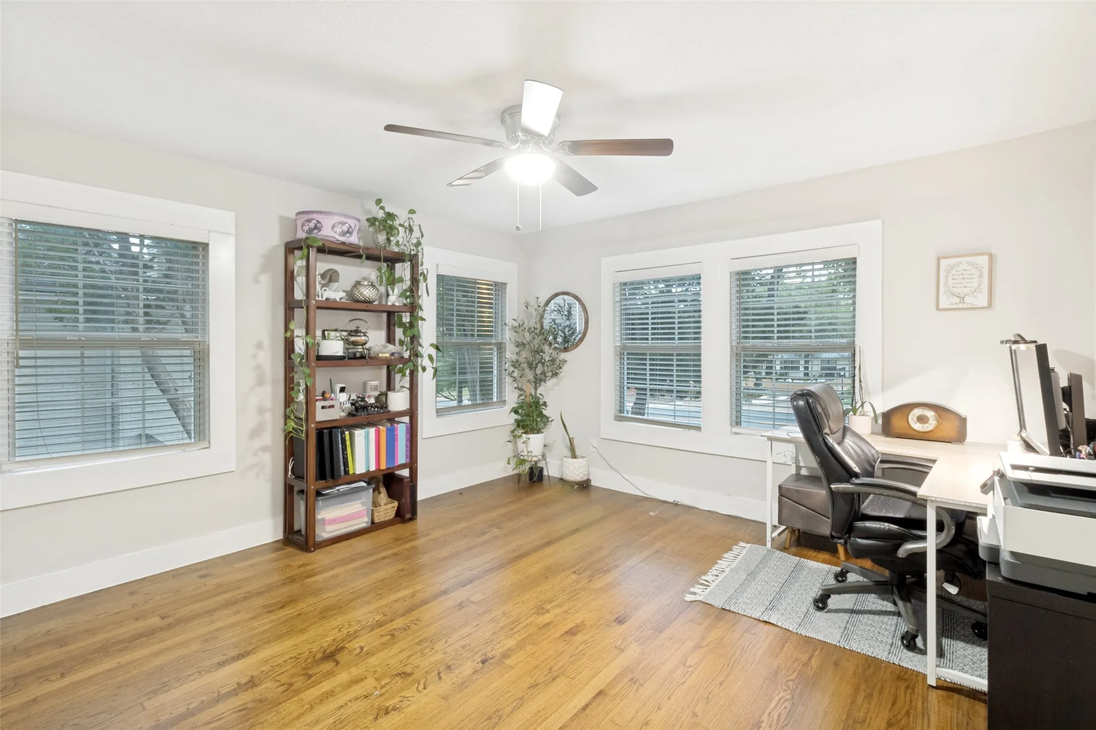 Single Family Residence For Sale in Dallas County , 6867 Gaston Avenue, Dallas, Texas 75214, 4 Bedroom, 3 Bathroom, 2 Garage spaces, 2,340 Sqft, built in 1937, mls#21403263, Real Estate Agent in Dallas, Homes For Sale in Dallas county, Homes For Sale in Dallas, Realtor in Dallas Texas, Real Estate Brokerage Independent Realty Texas, Luminita Cordes Realtor