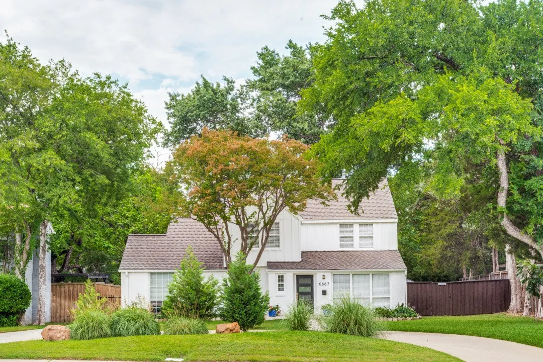 Single Family Residence For Sale in Dallas County , 6867 Gaston Avenue, Dallas, Texas 75214, 4 Bedroom, 3 Bathroom, 2 Garage spaces, 2,340 Sqft, built in 1937, mls#21403263, Real Estate Agent in Dallas, Homes For Sale in Dallas county, Homes For Sale in Dallas, Realtor in Dallas Texas, Real Estate Brokerage Independent Realty Texas, Luminita Cordes Realtor